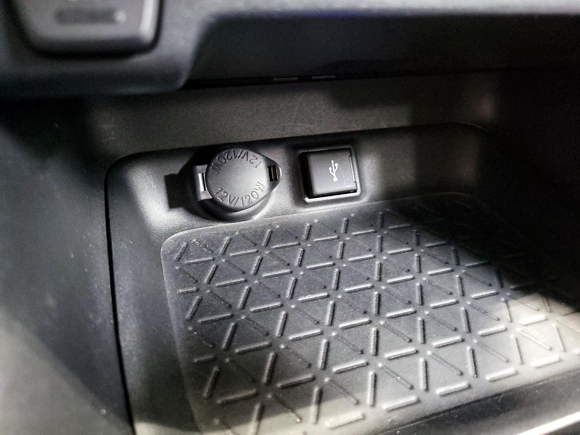 Thumbnail: 2021 Toyota RAV4 - 19