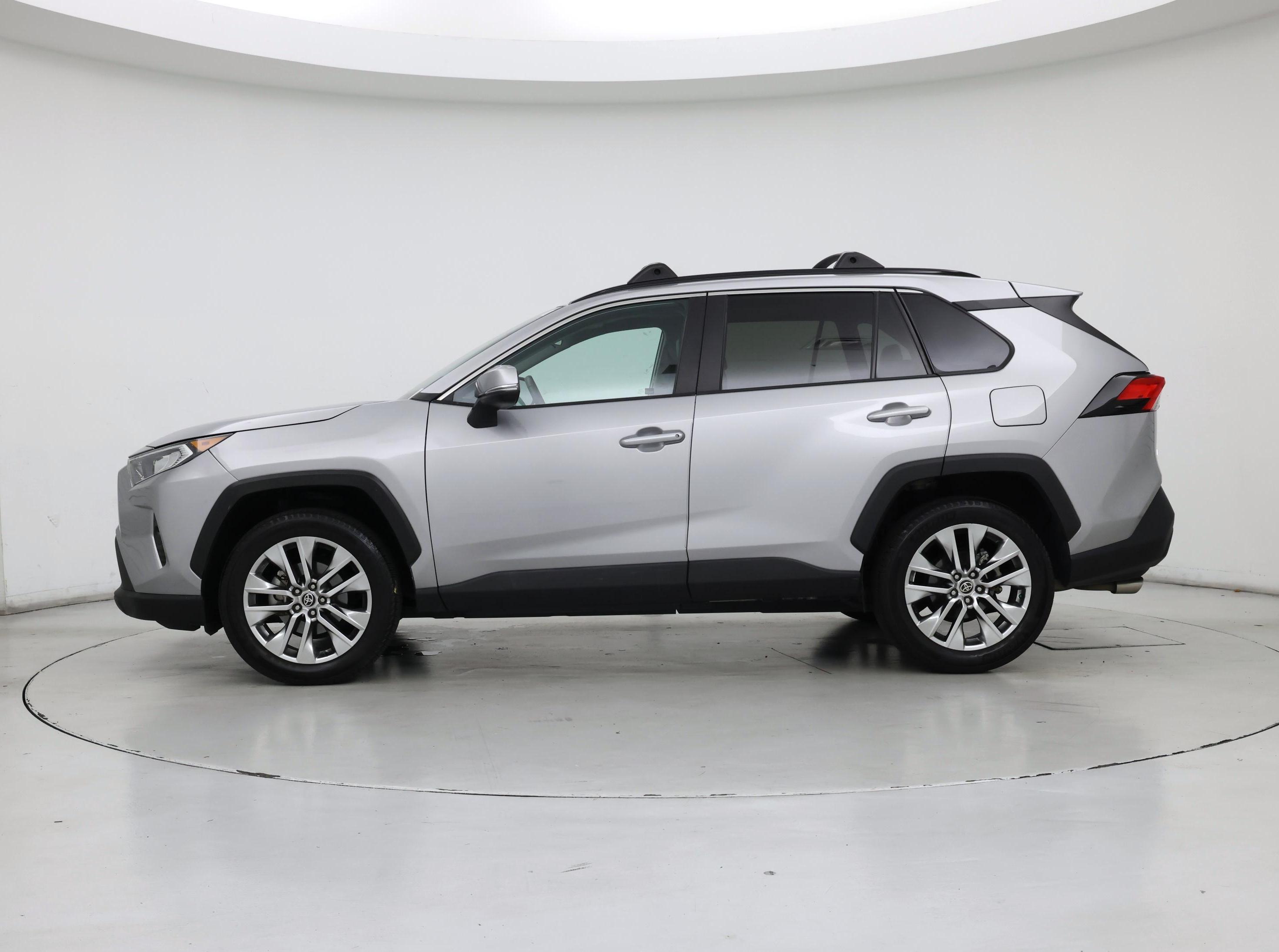 Thumbnail: 2021 Toyota RAV4 - 3