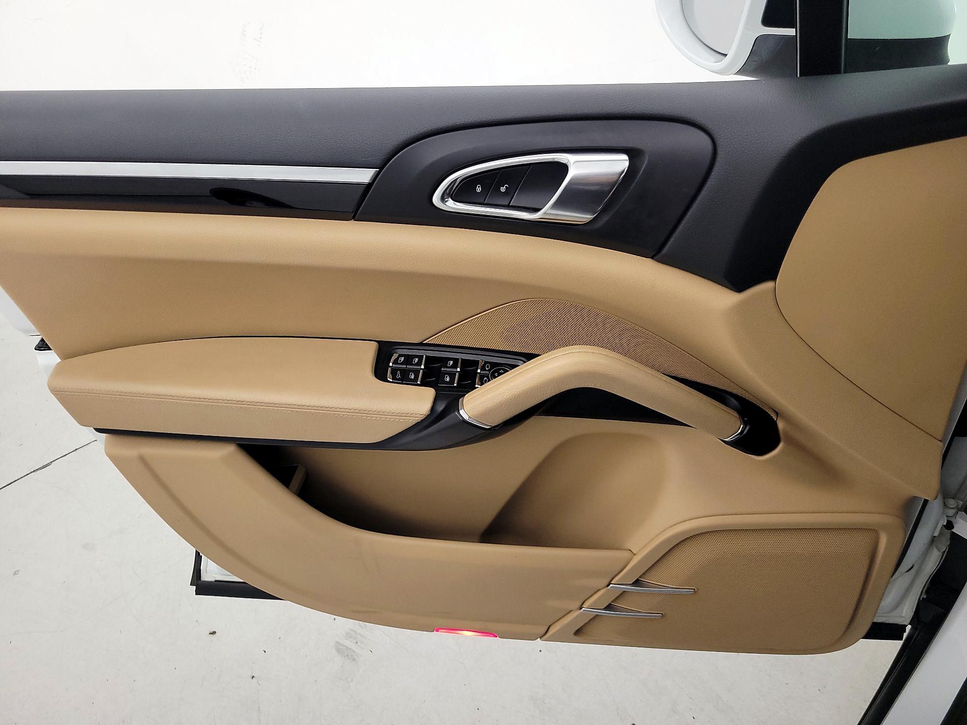 Thumbnail: 2016 Porsche Cayenne - 12