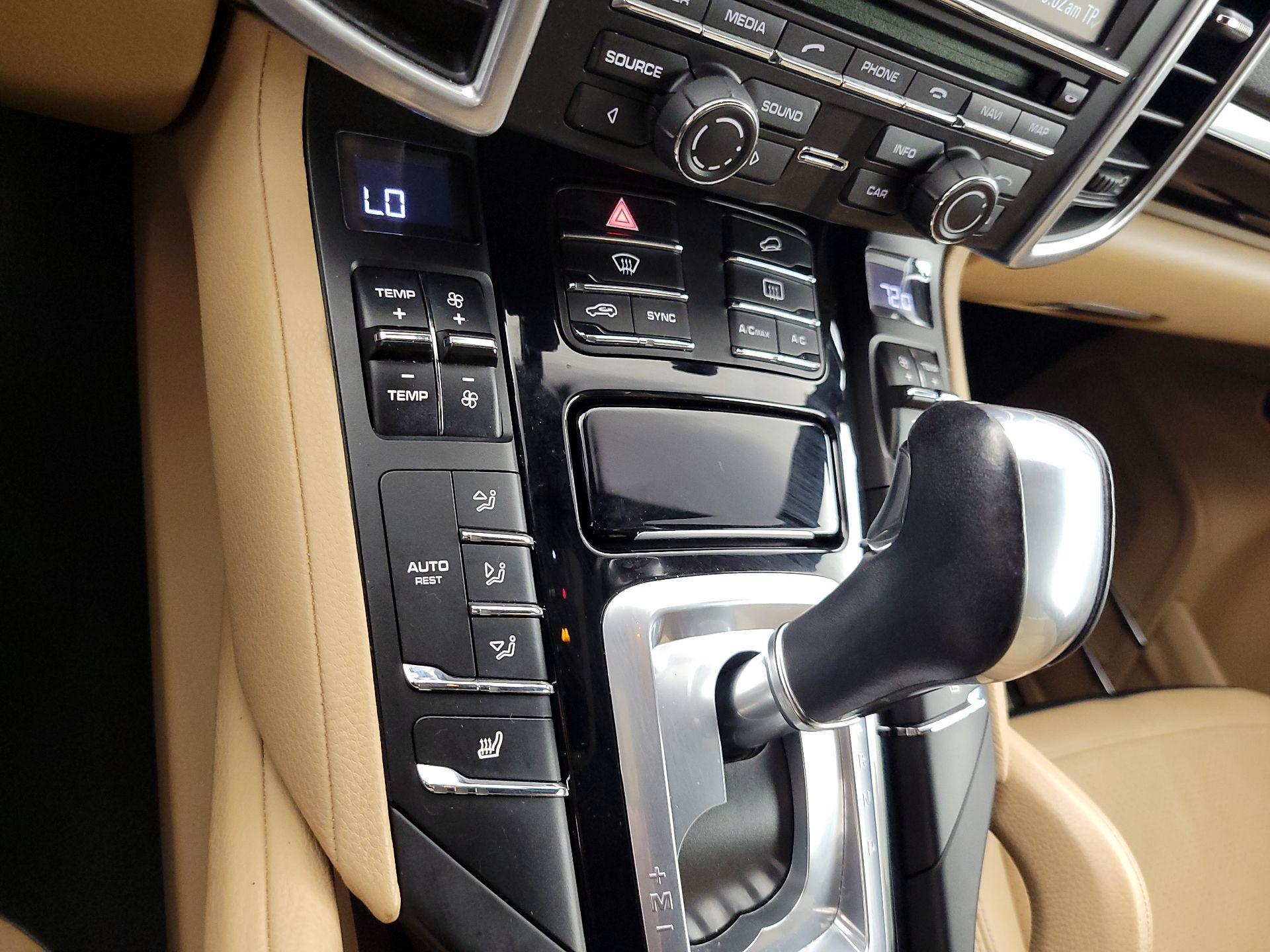 Thumbnail: 2016 Porsche Cayenne - 17