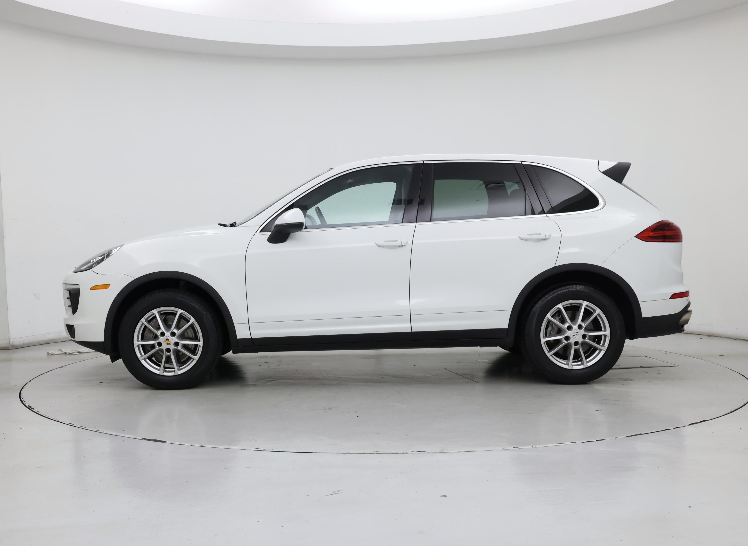 Thumbnail: 2016 Porsche Cayenne - 3