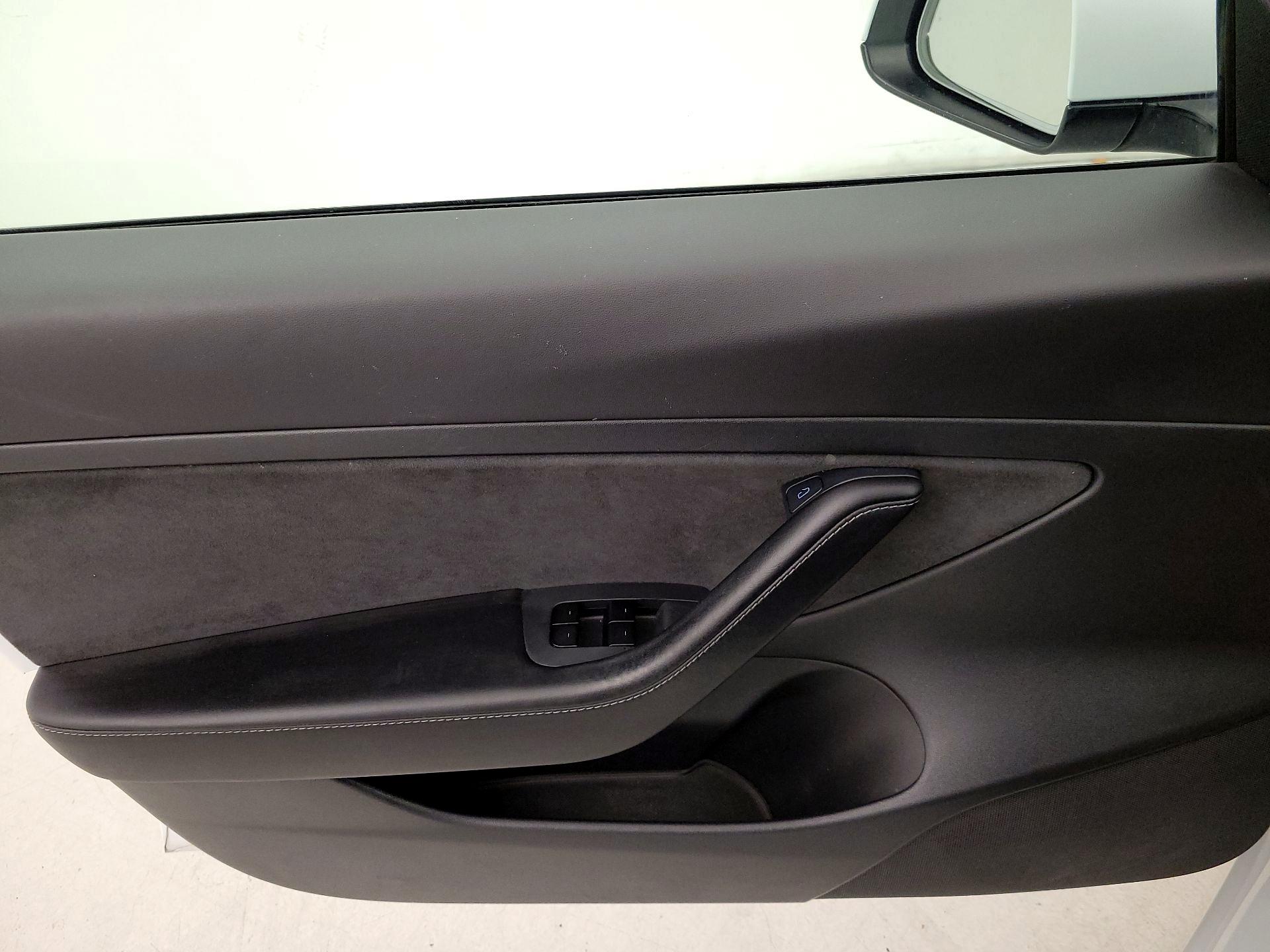 Thumbnail: 2021 Tesla Model 3 - 12