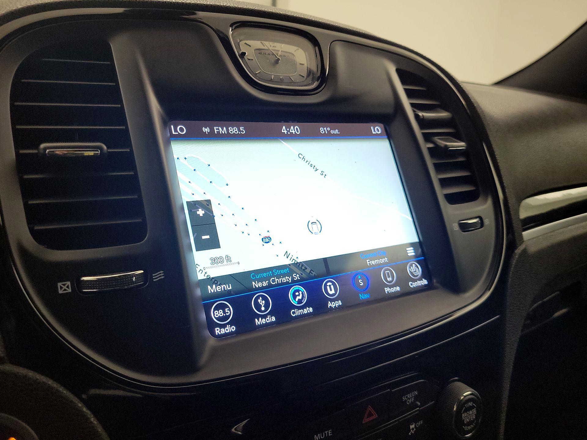 Thumbnail: 2018 Chrysler 300 - 14