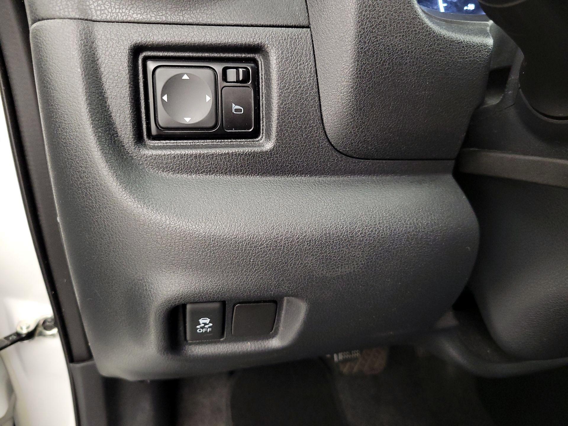 Thumbnail: 2015 Nissan Versa Note - 11