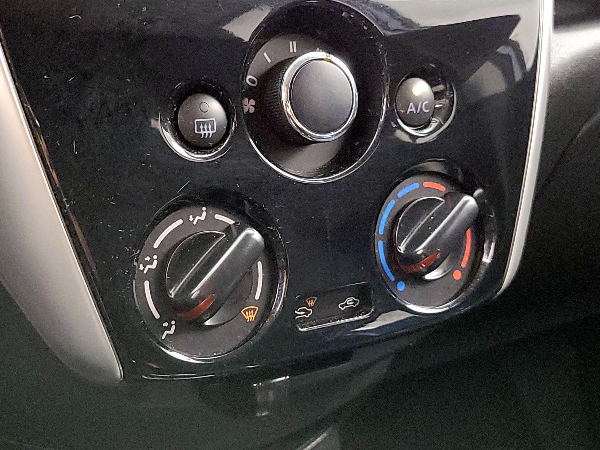 Thumbnail: 2015 Nissan Versa Note - 15