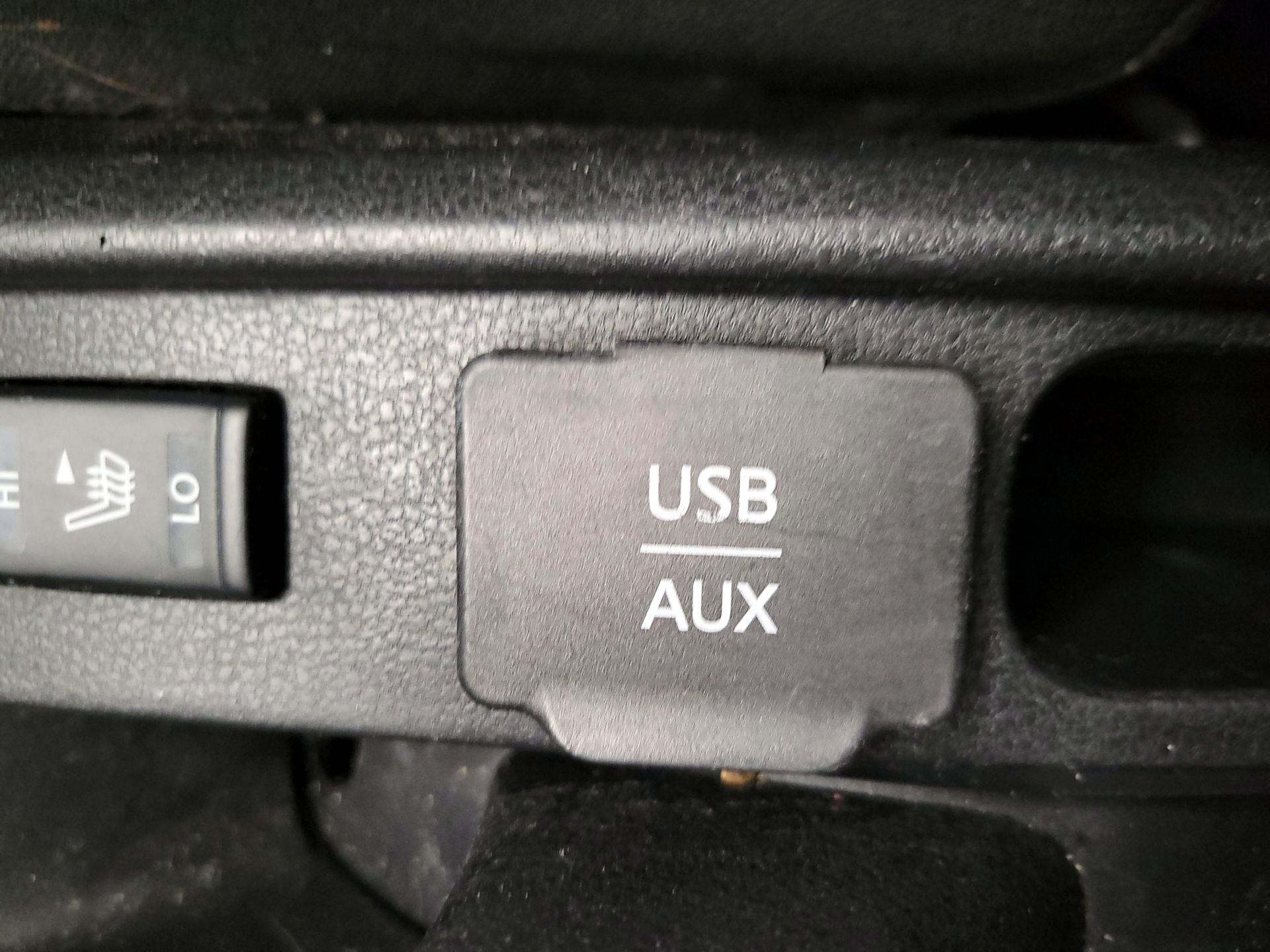 Thumbnail: 2015 Nissan Versa Note - 17