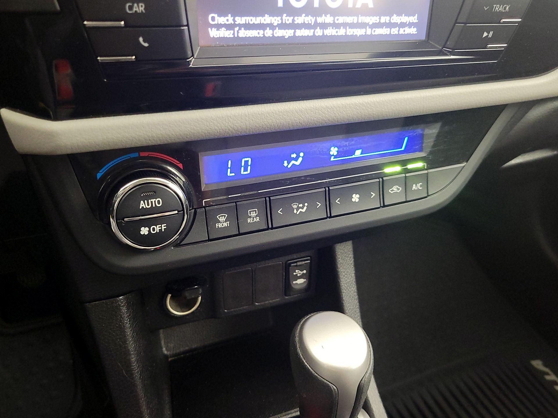 Thumbnail: 2015 Toyota Corolla - 16