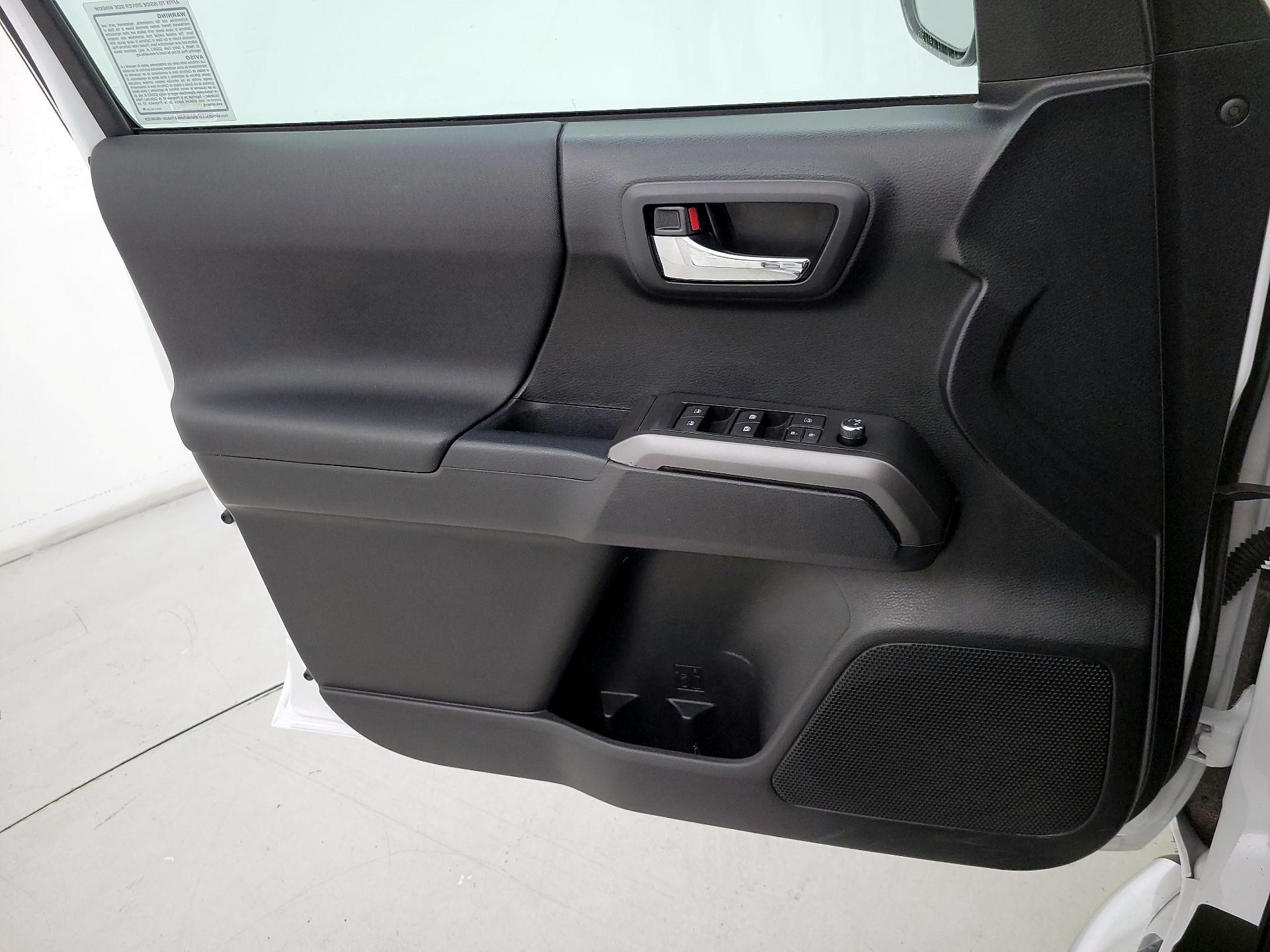 Thumbnail: 2016 Toyota Tacoma - 10