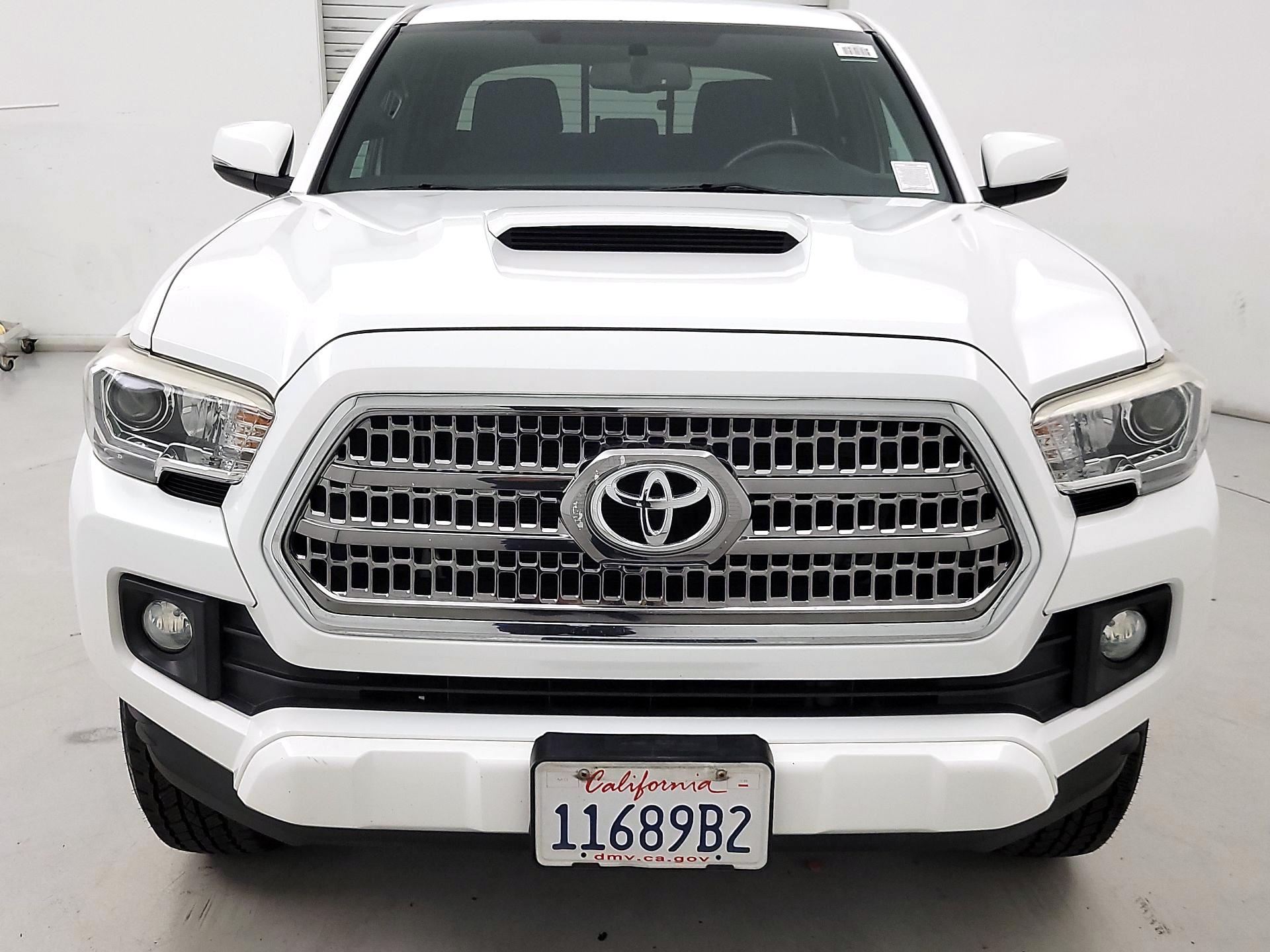 Thumbnail: 2016 Toyota Tacoma - 2
