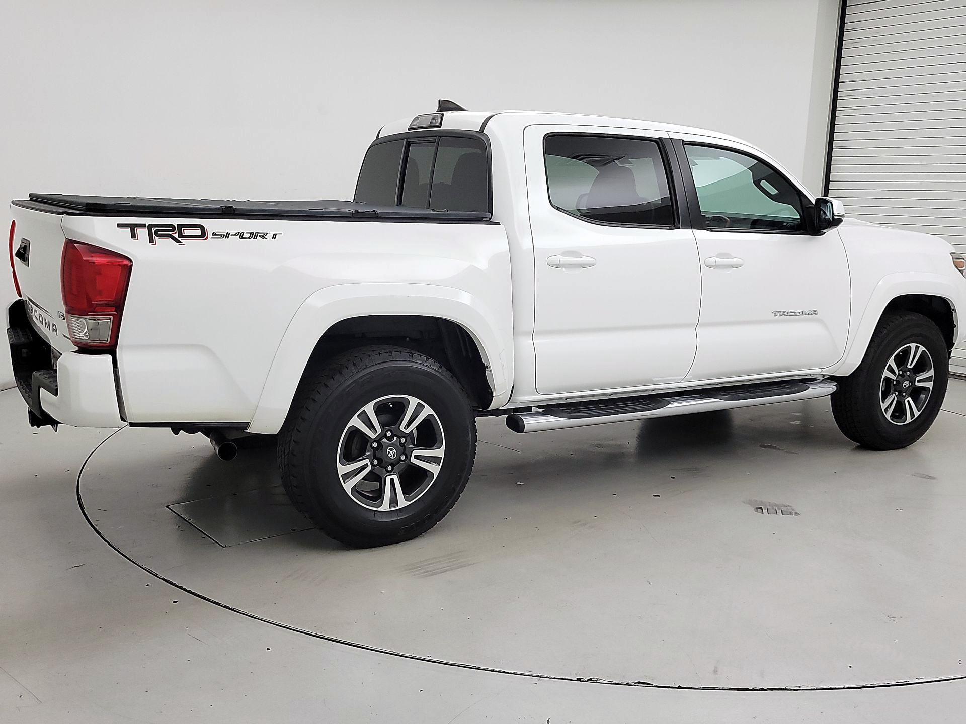 Thumbnail: 2016 Toyota Tacoma - 5