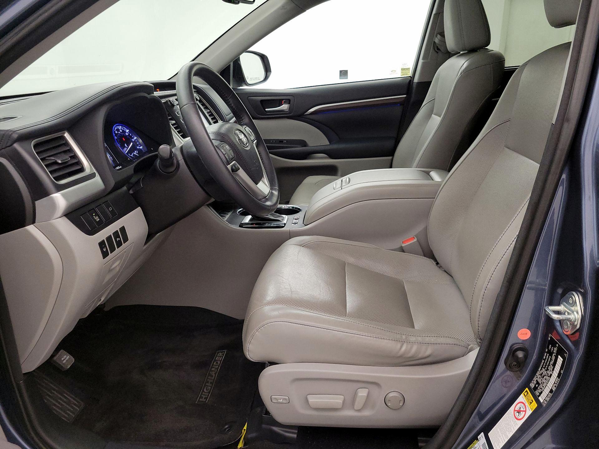 Thumbnail: 2015 Toyota Highlander - 11