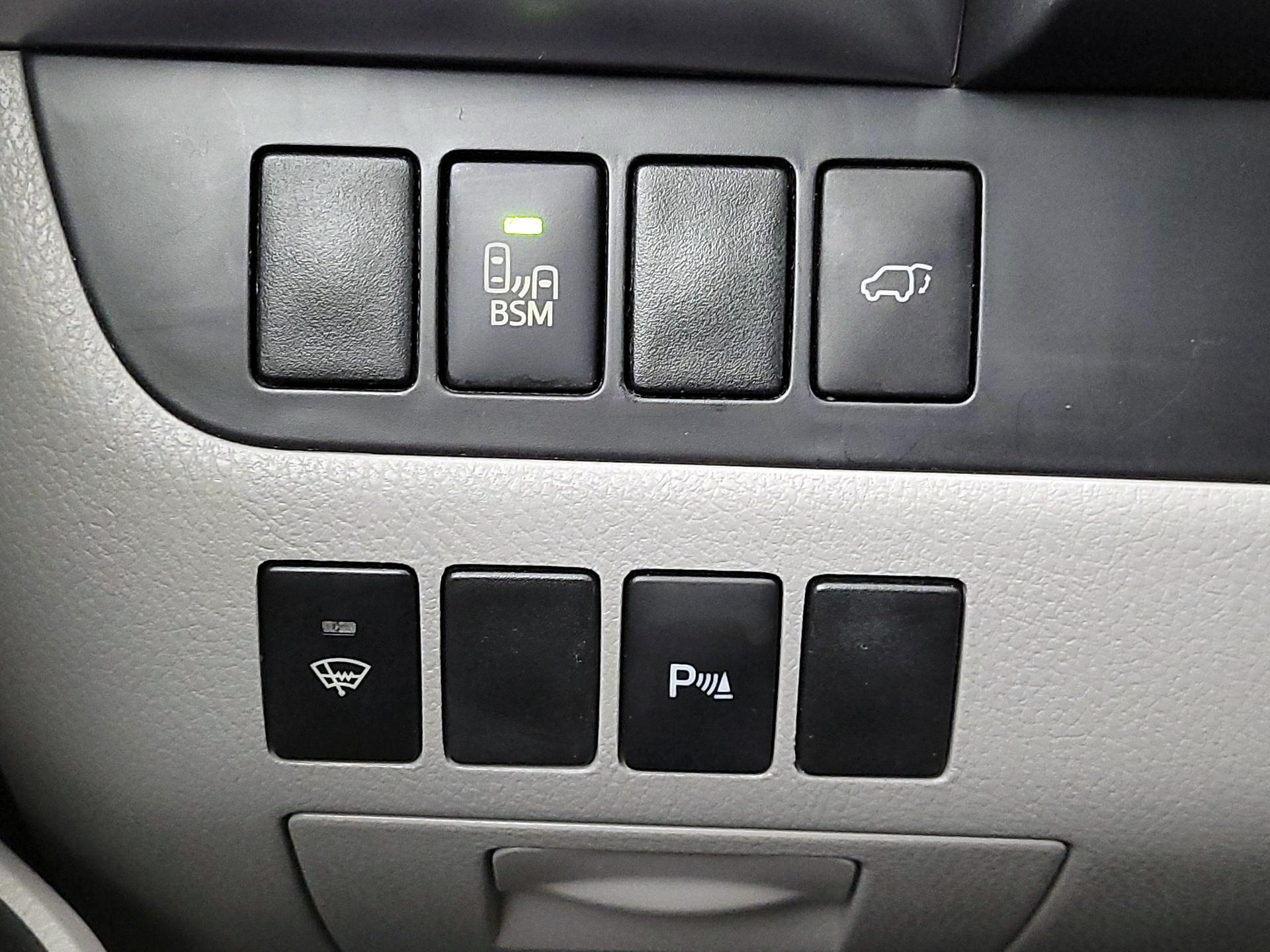 Thumbnail: 2015 Toyota Highlander - 13