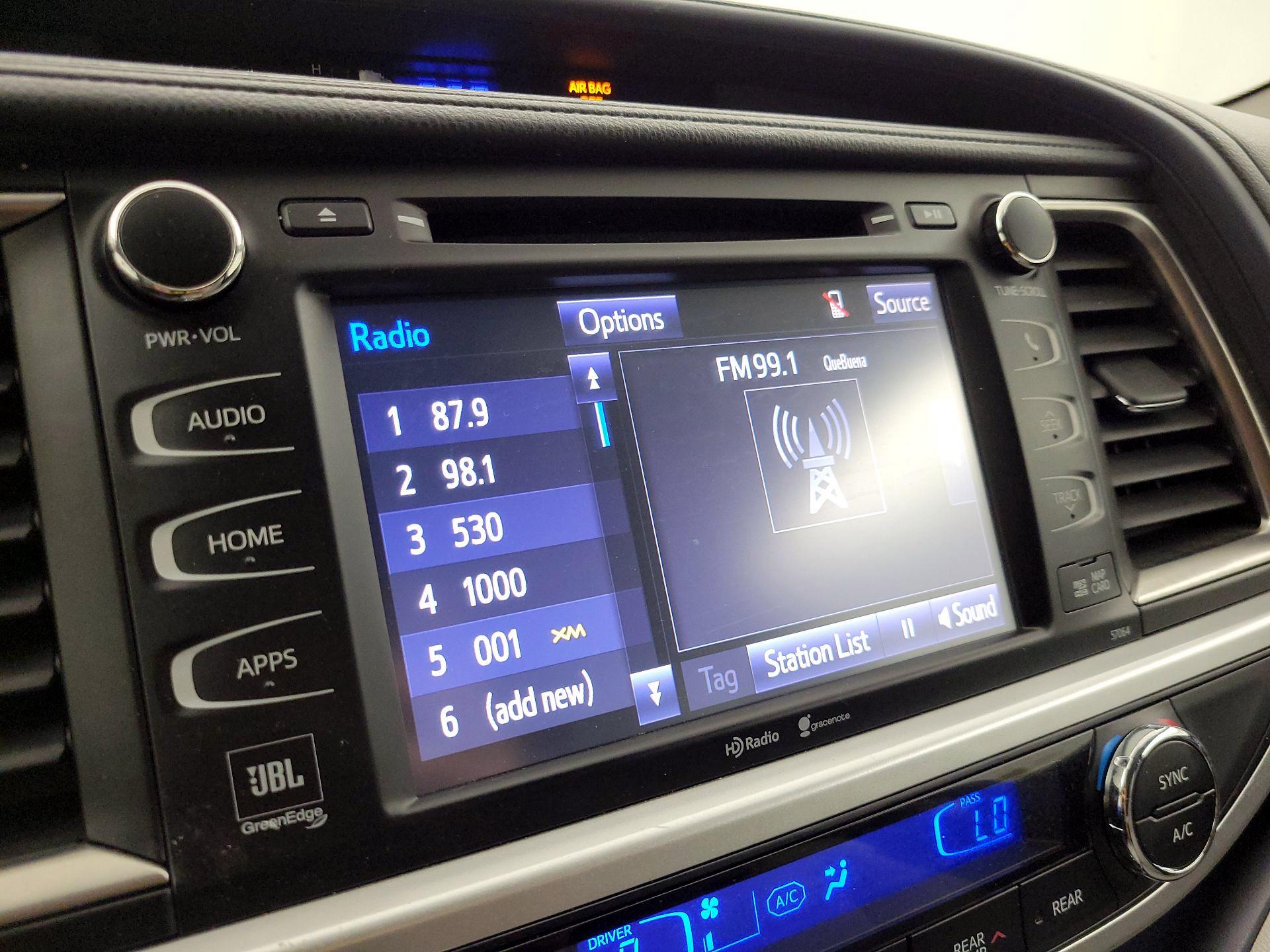 Thumbnail: 2015 Toyota Highlander - 15