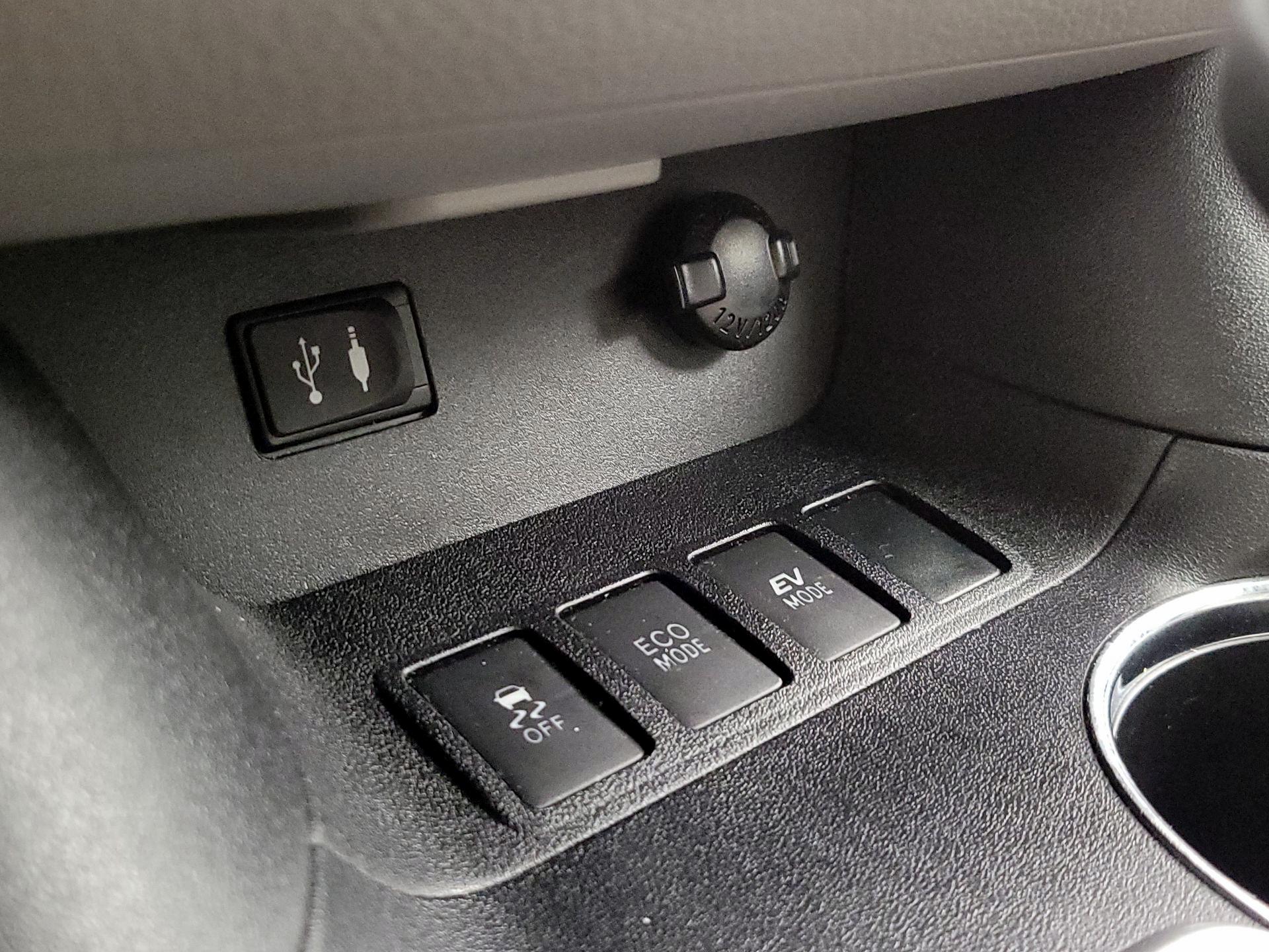 Thumbnail: 2015 Toyota Highlander - 18