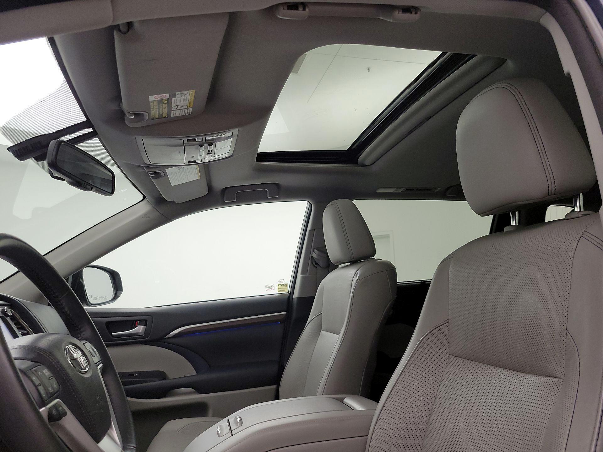 Thumbnail: 2015 Toyota Highlander - 19