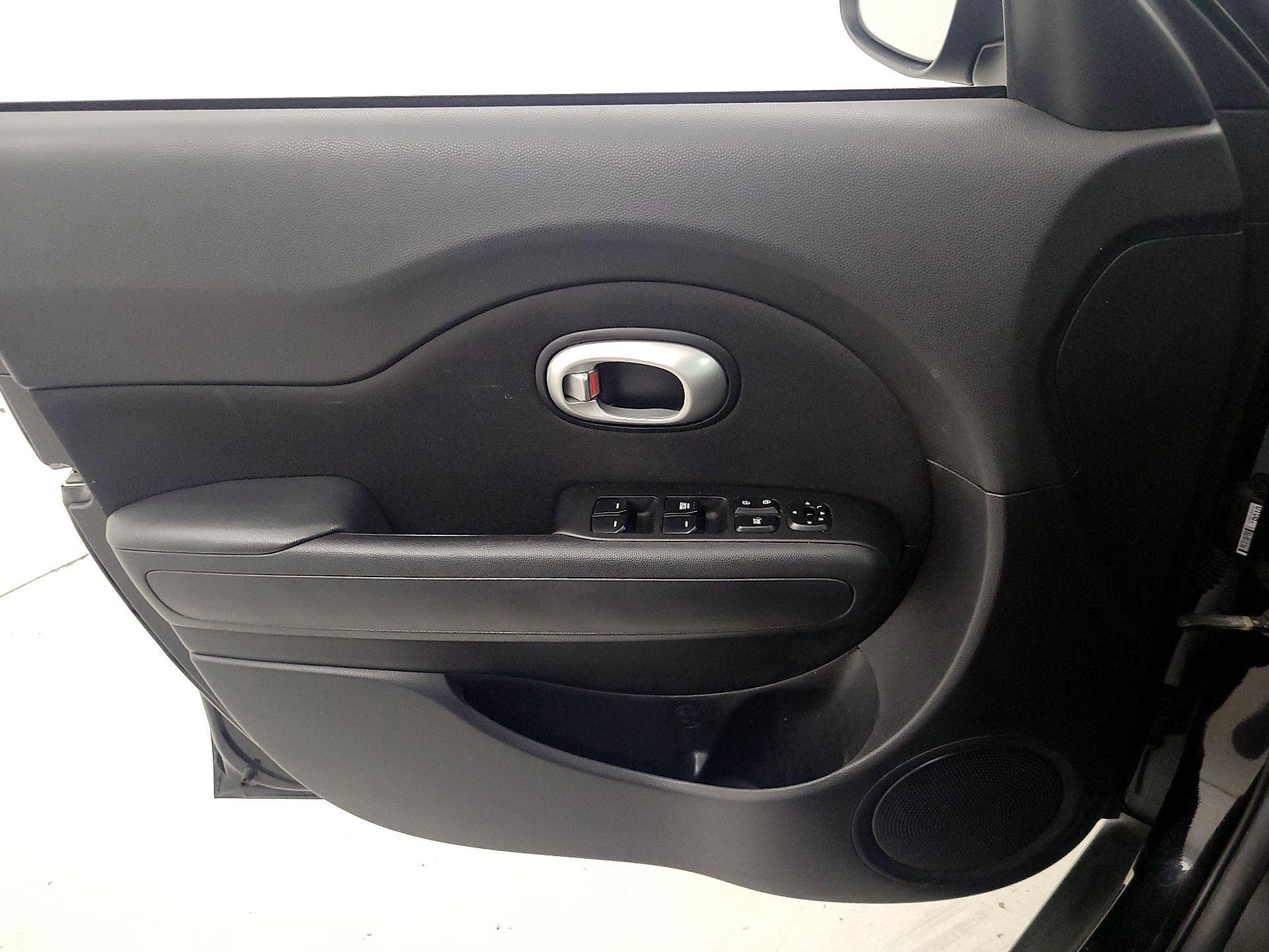 Thumbnail: 2015 Kia Soul - 12