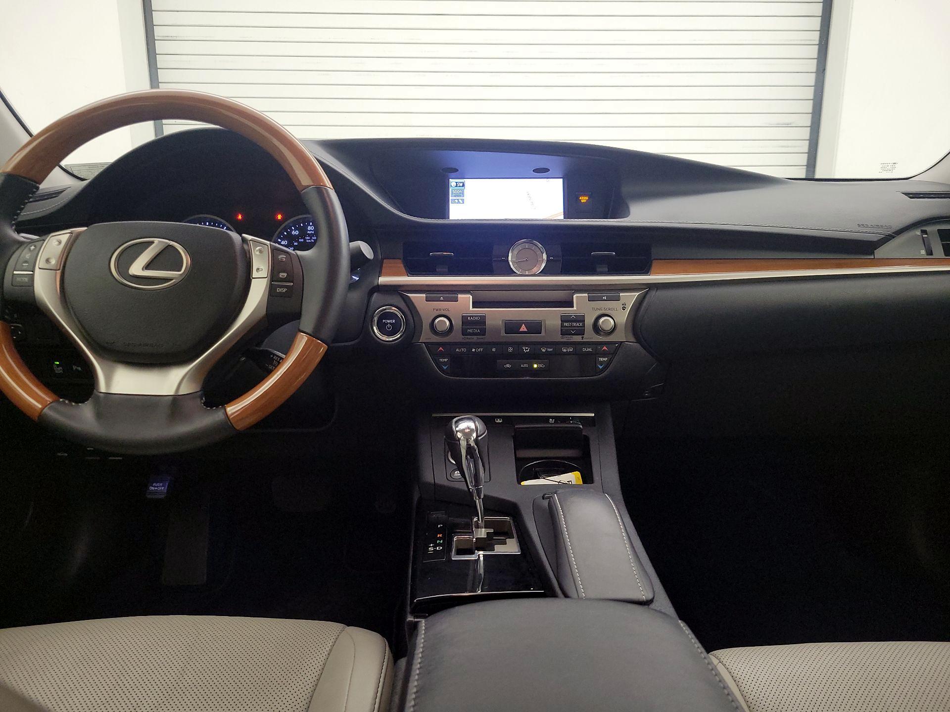 Thumbnail: 2013 Lexus ES - 9