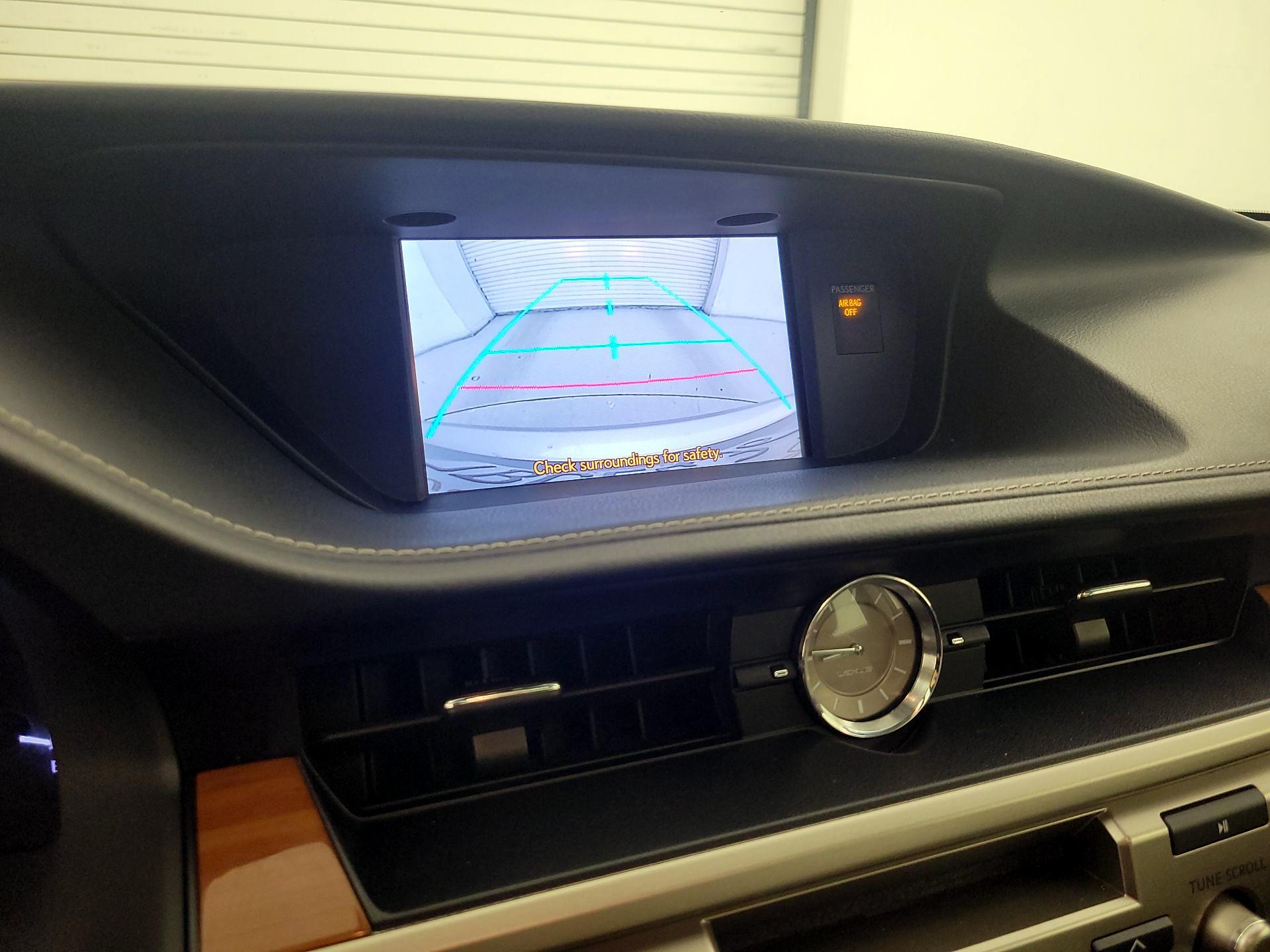Thumbnail: 2013 Lexus ES - 14