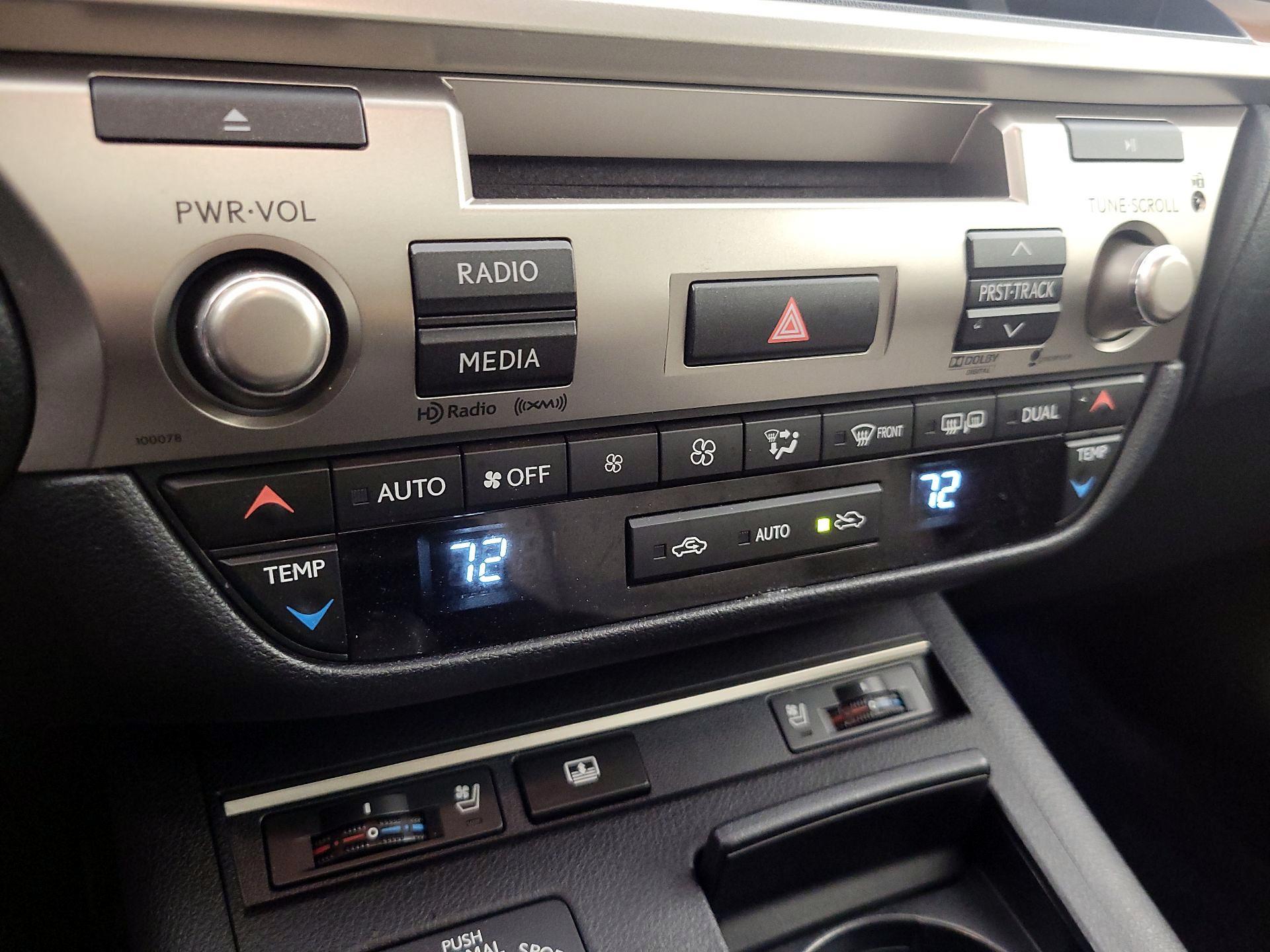 Thumbnail: 2013 Lexus ES - 16