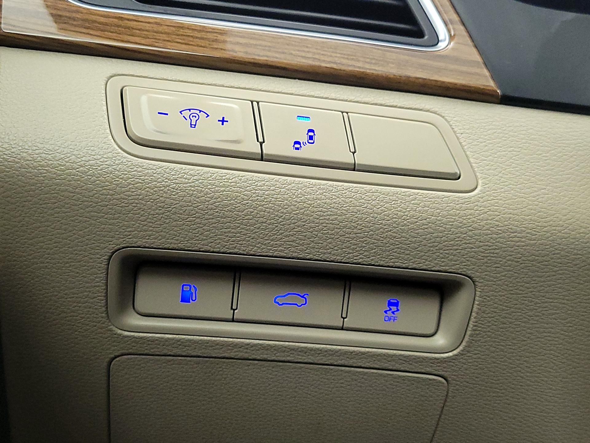 Thumbnail: 2015 Hyundai Sonata - 13