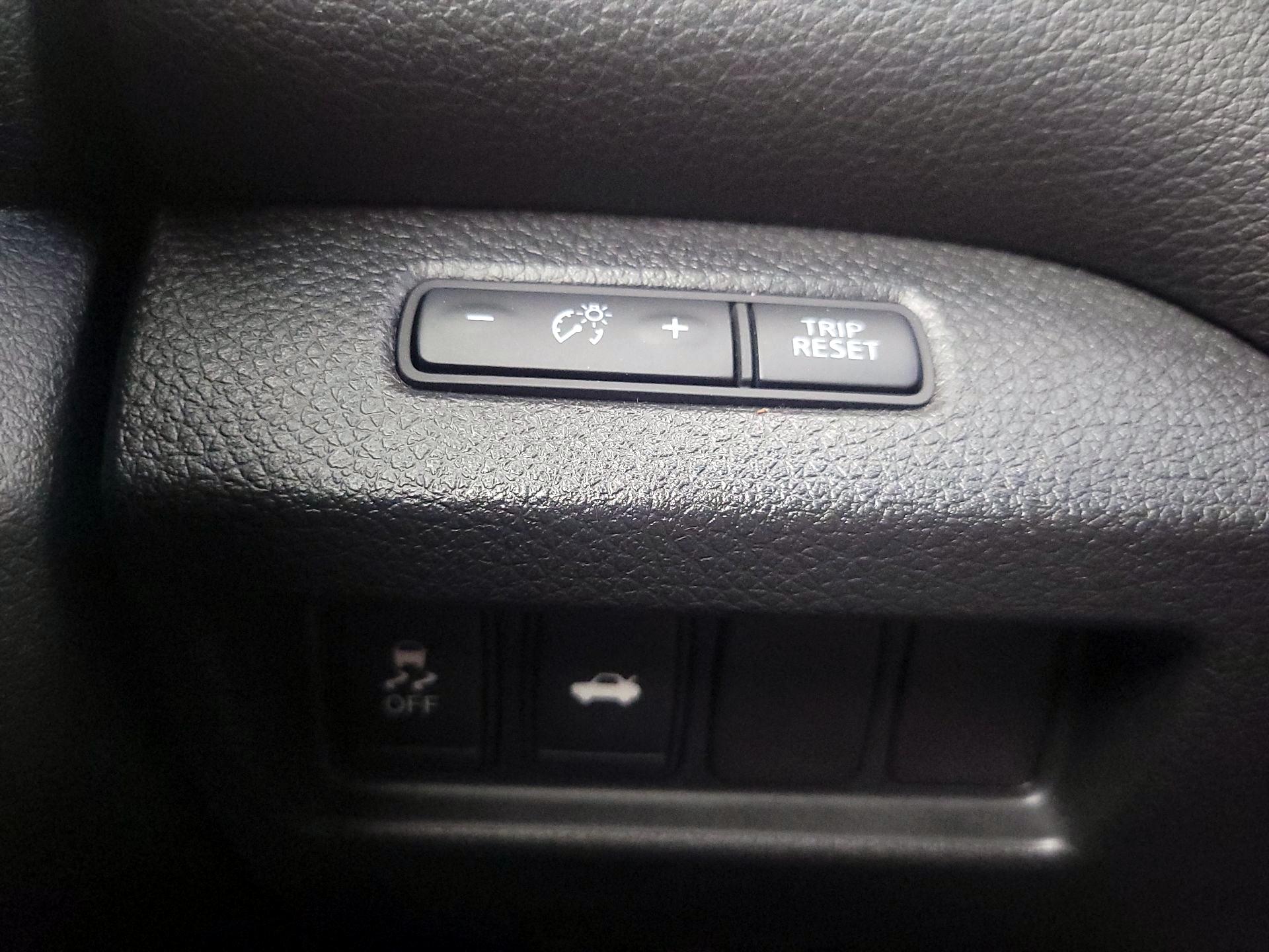 Thumbnail: 2014 Nissan Altima - 13