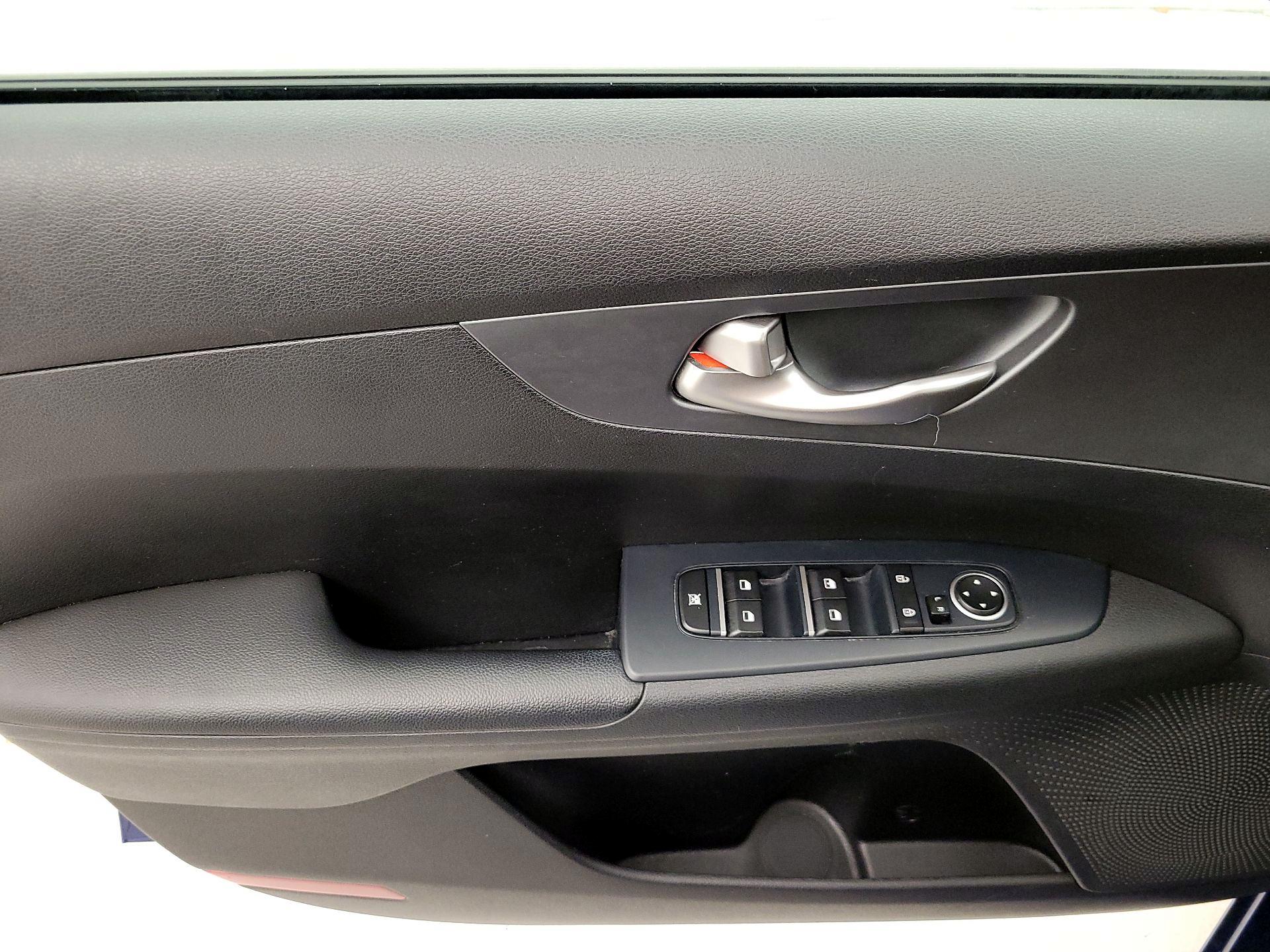 Thumbnail: 2021 Kia Forte - 10