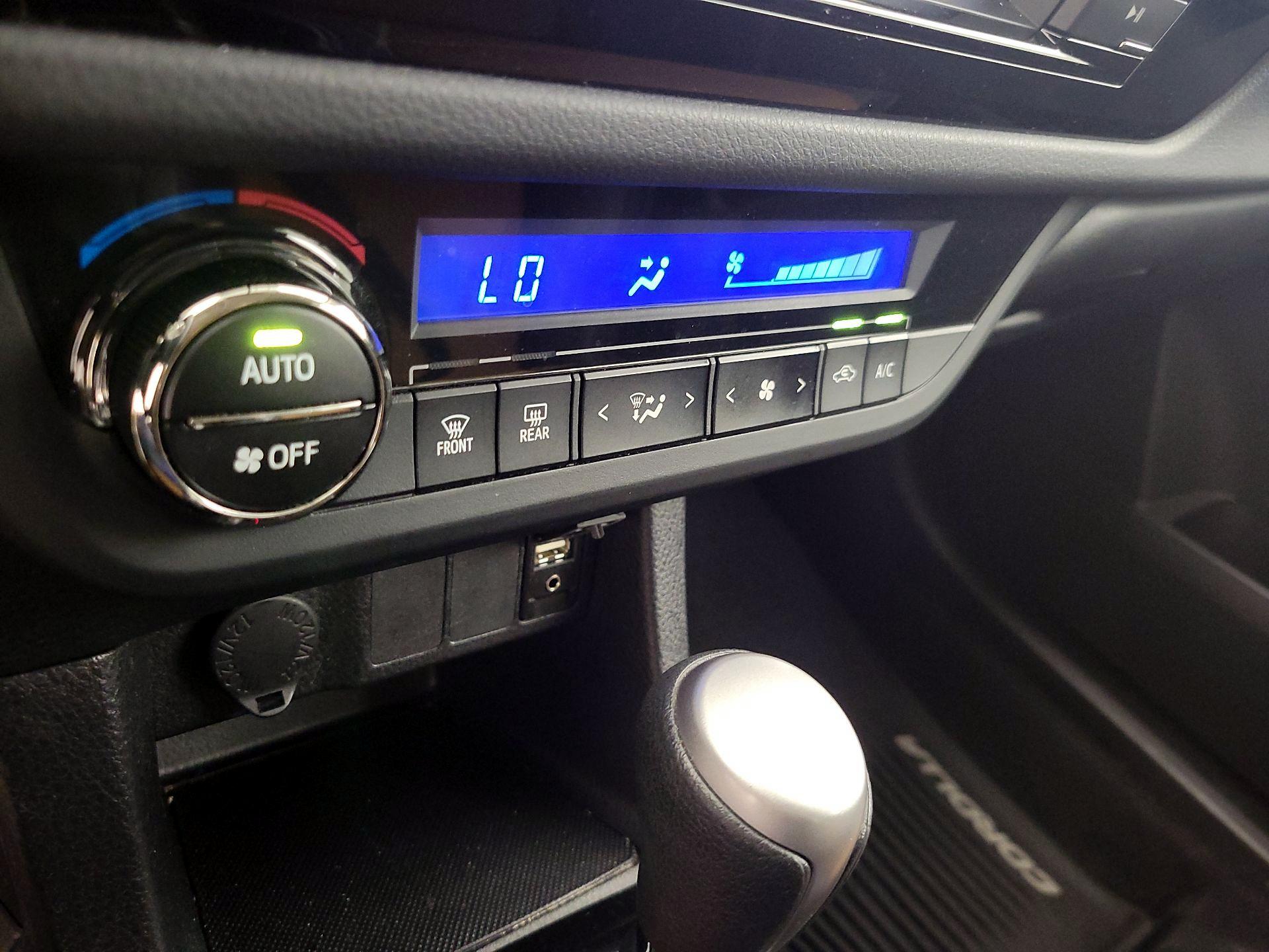 Thumbnail: 2014 Toyota Corolla - 16