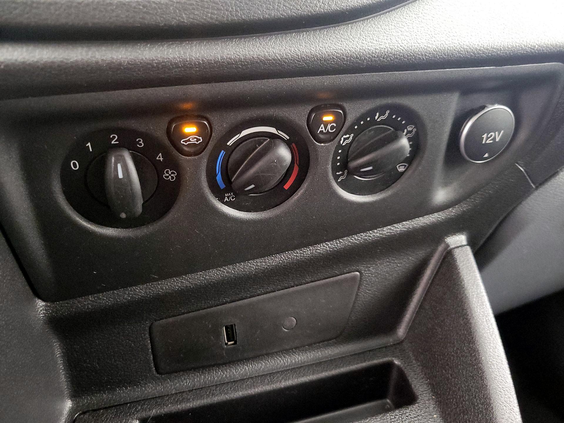 Thumbnail: 2018 Ford Transit Series - 16
