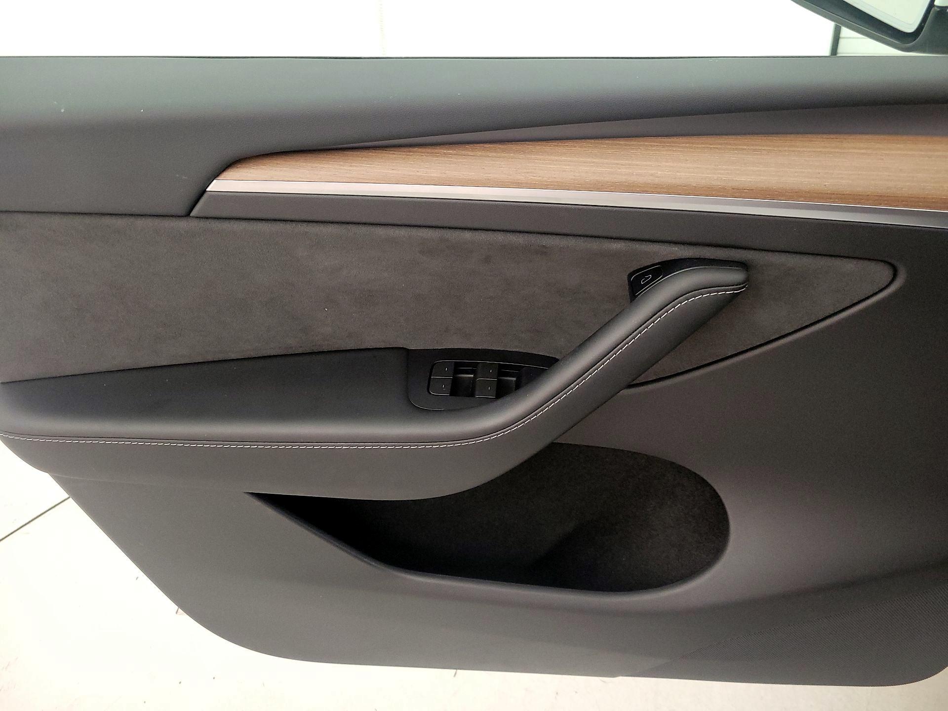 Thumbnail: 2023 Tesla Model Y - 12