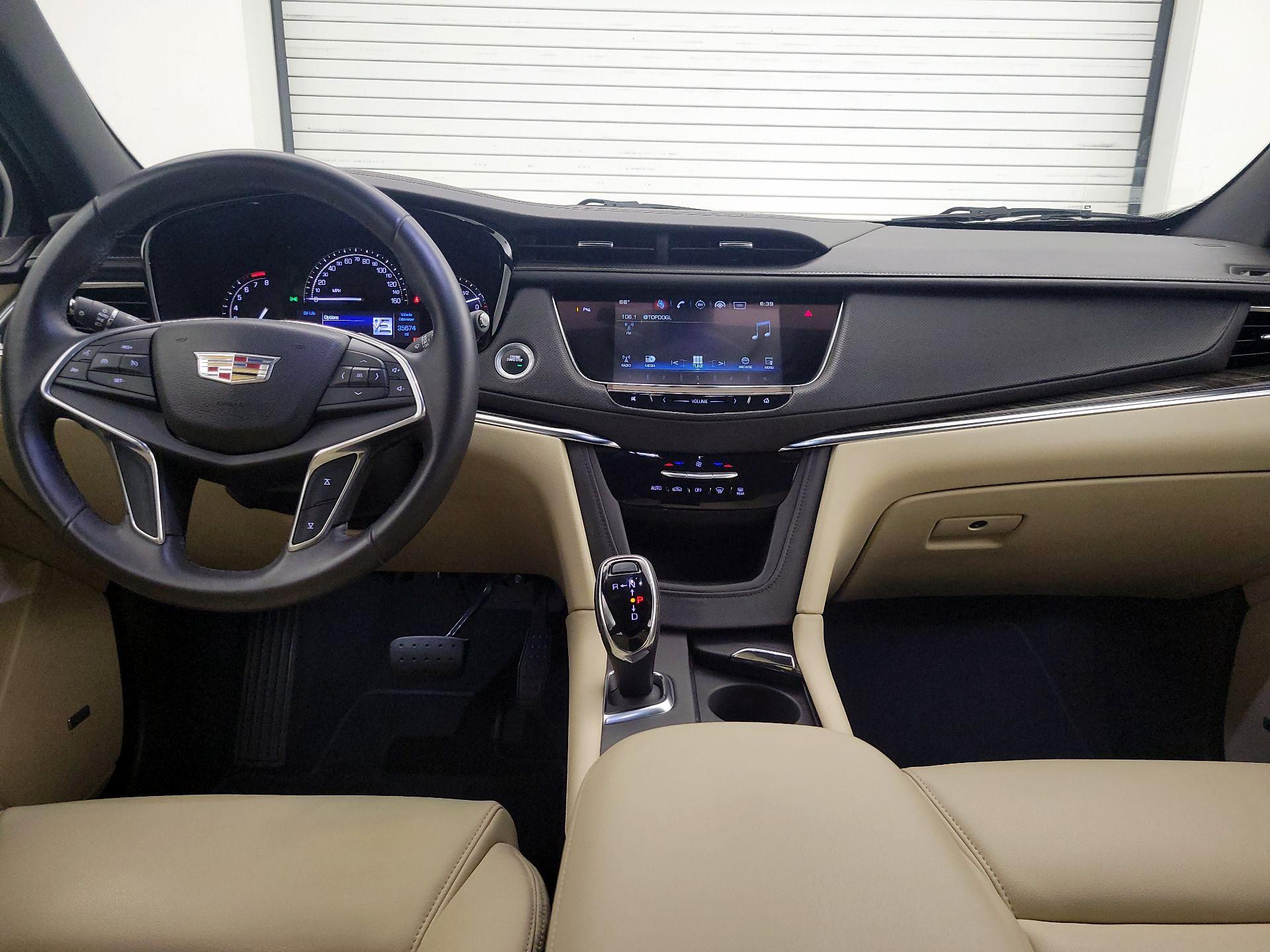 Thumbnail: 2017 Cadillac XT5 - 9