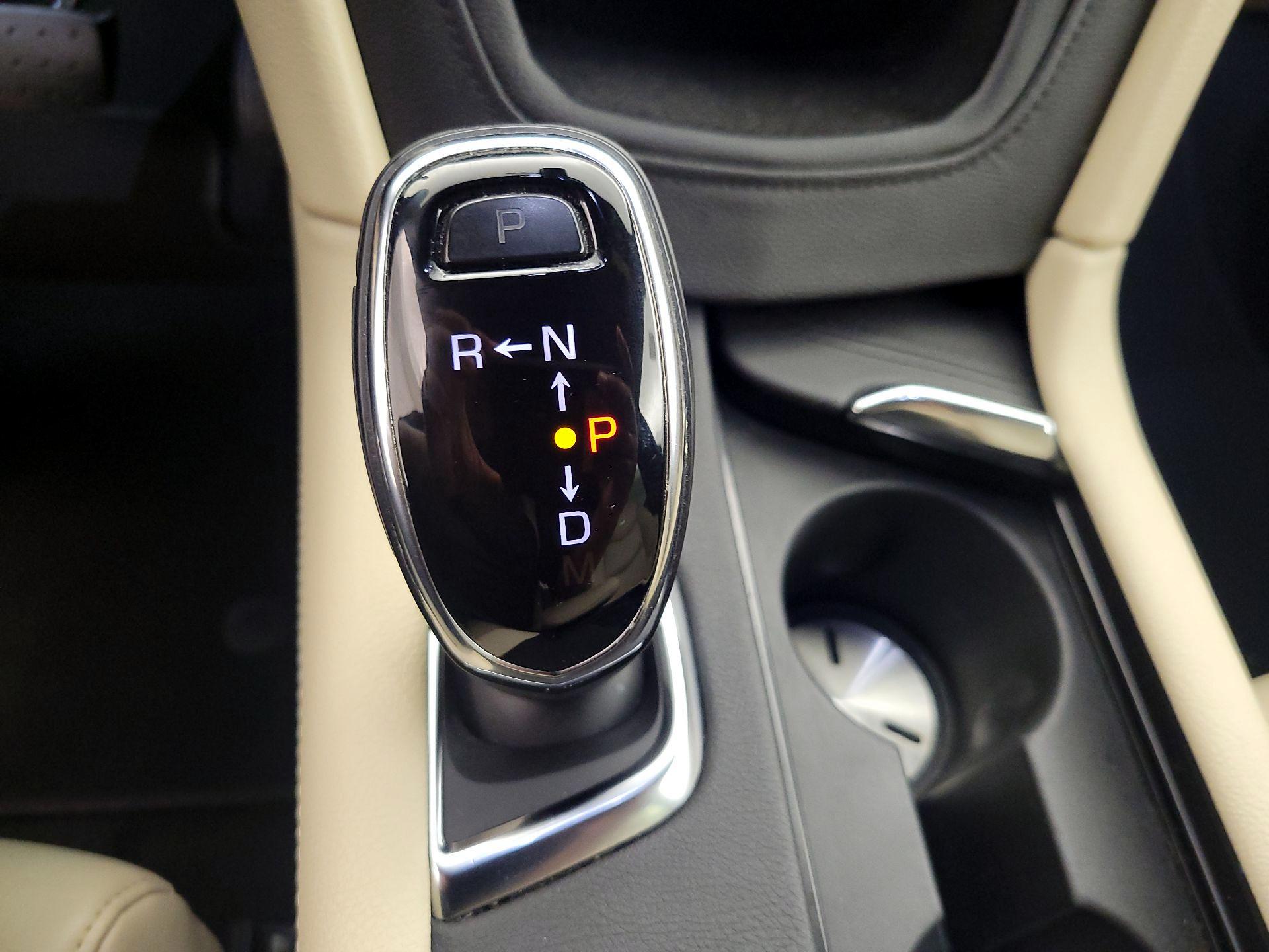 Thumbnail: 2017 Cadillac XT5 - 16