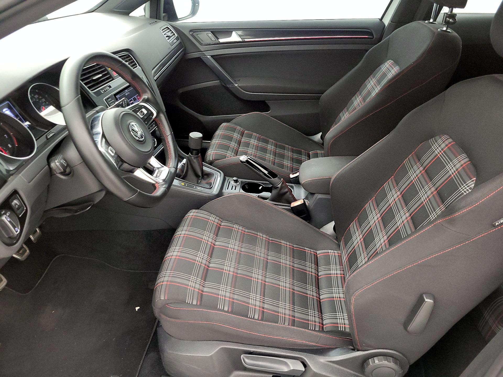 Thumbnail: 2015 Volkswagen Golf - 11