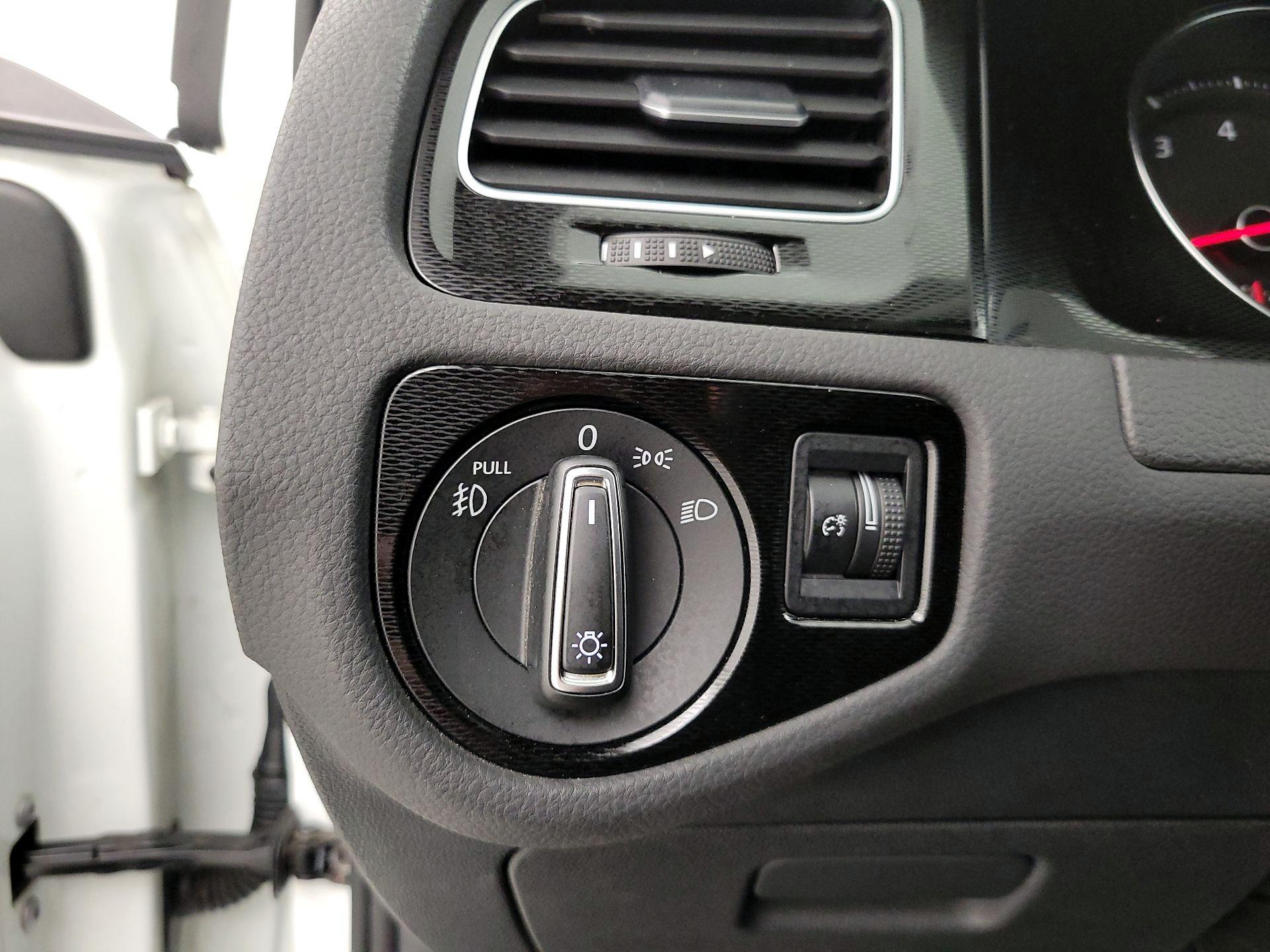 Thumbnail: 2015 Volkswagen Golf - 13