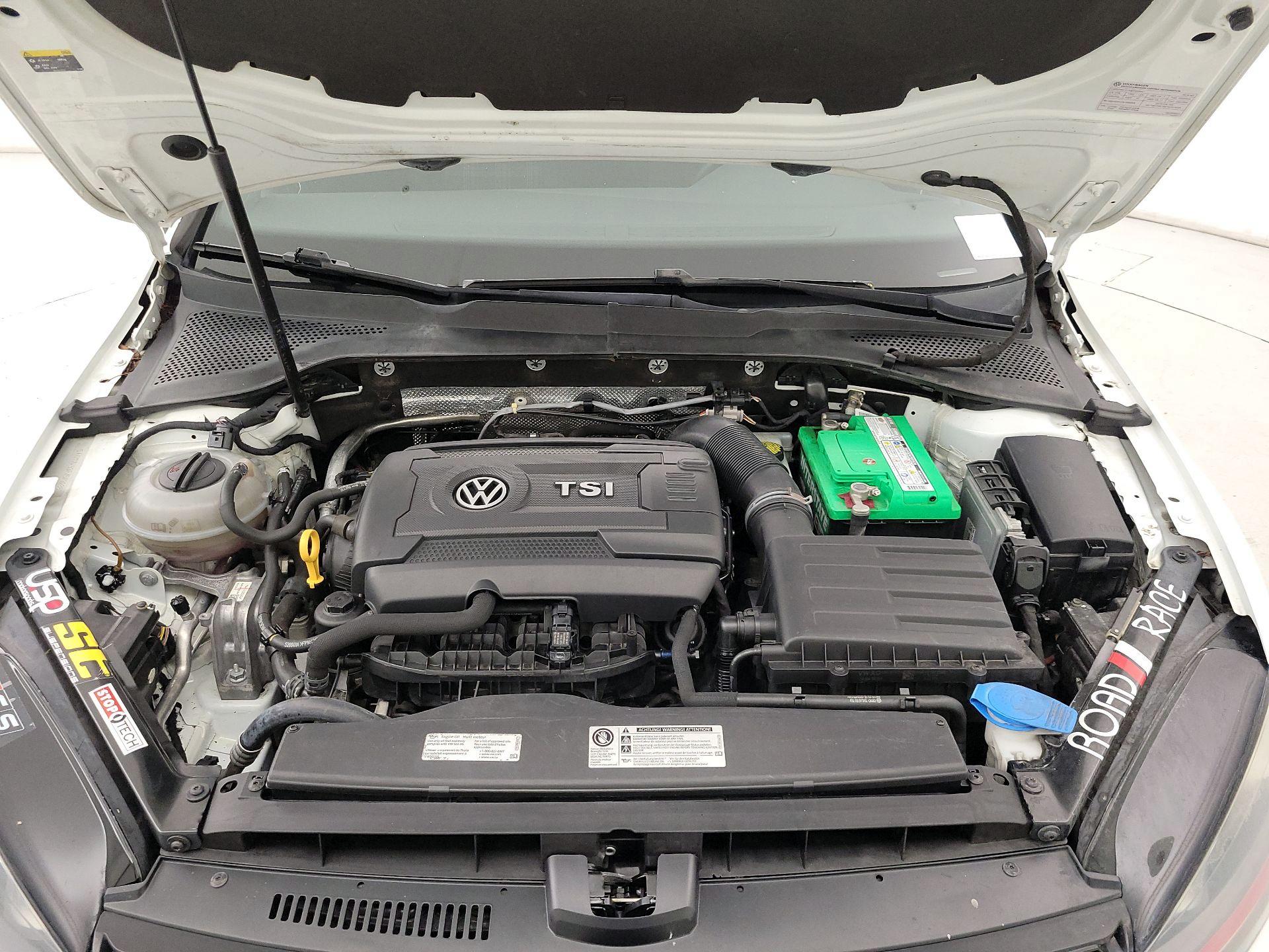 Thumbnail: 2015 Volkswagen Golf - 19