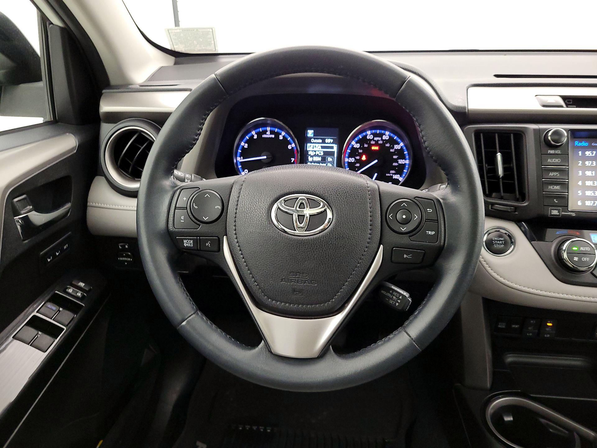 Thumbnail: 2016 Toyota RAV4 - 10
