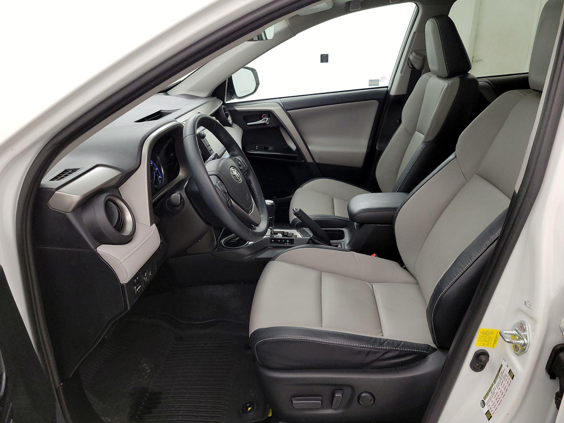 Thumbnail: 2016 Toyota RAV4 - 11