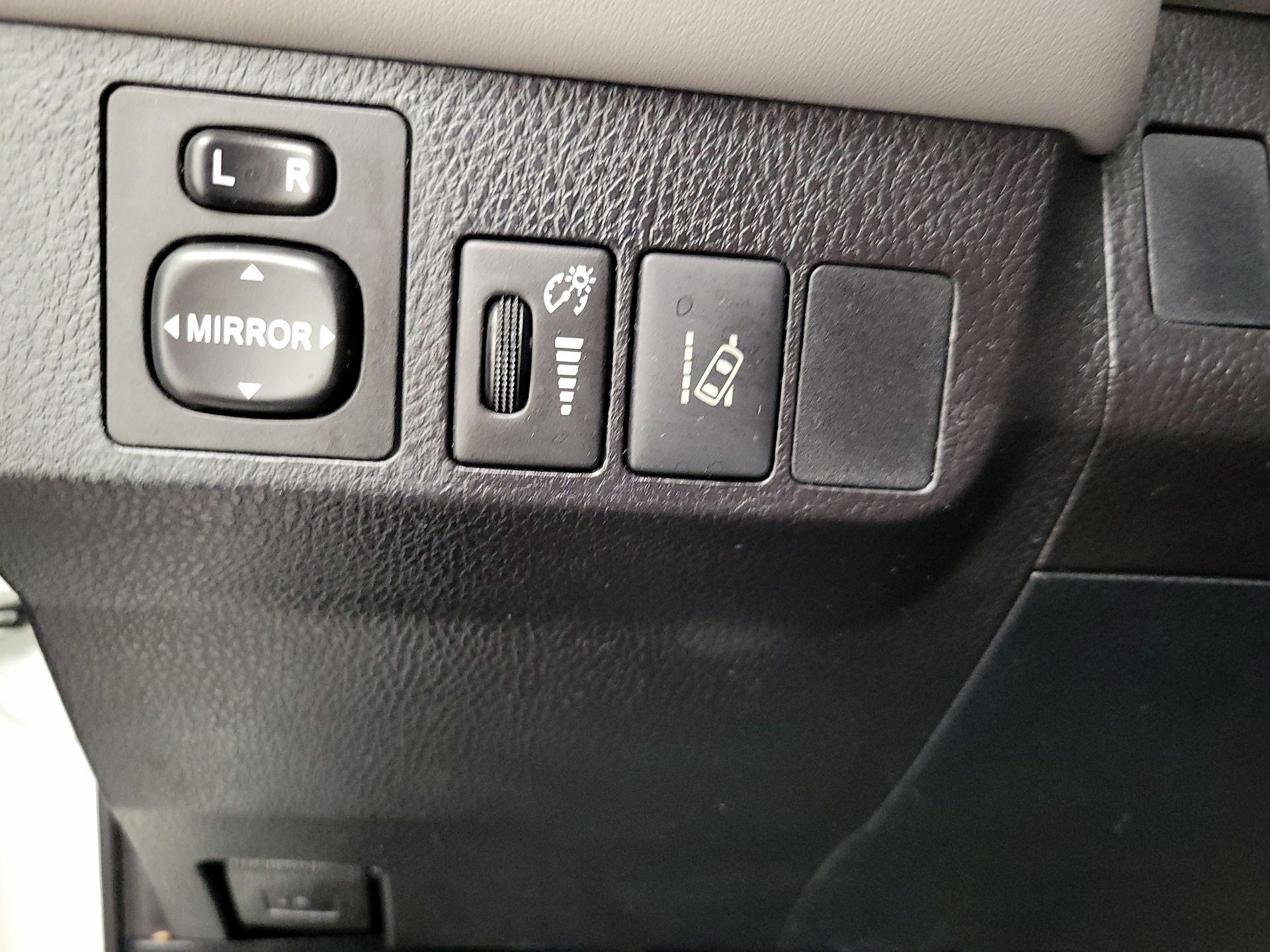 Thumbnail: 2016 Toyota RAV4 - 13