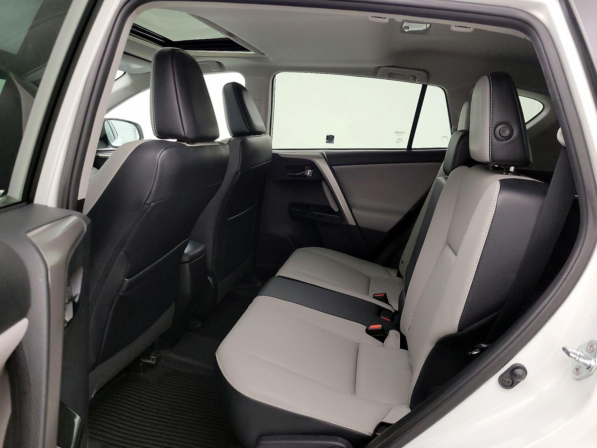 Thumbnail: 2016 Toyota RAV4 - 20