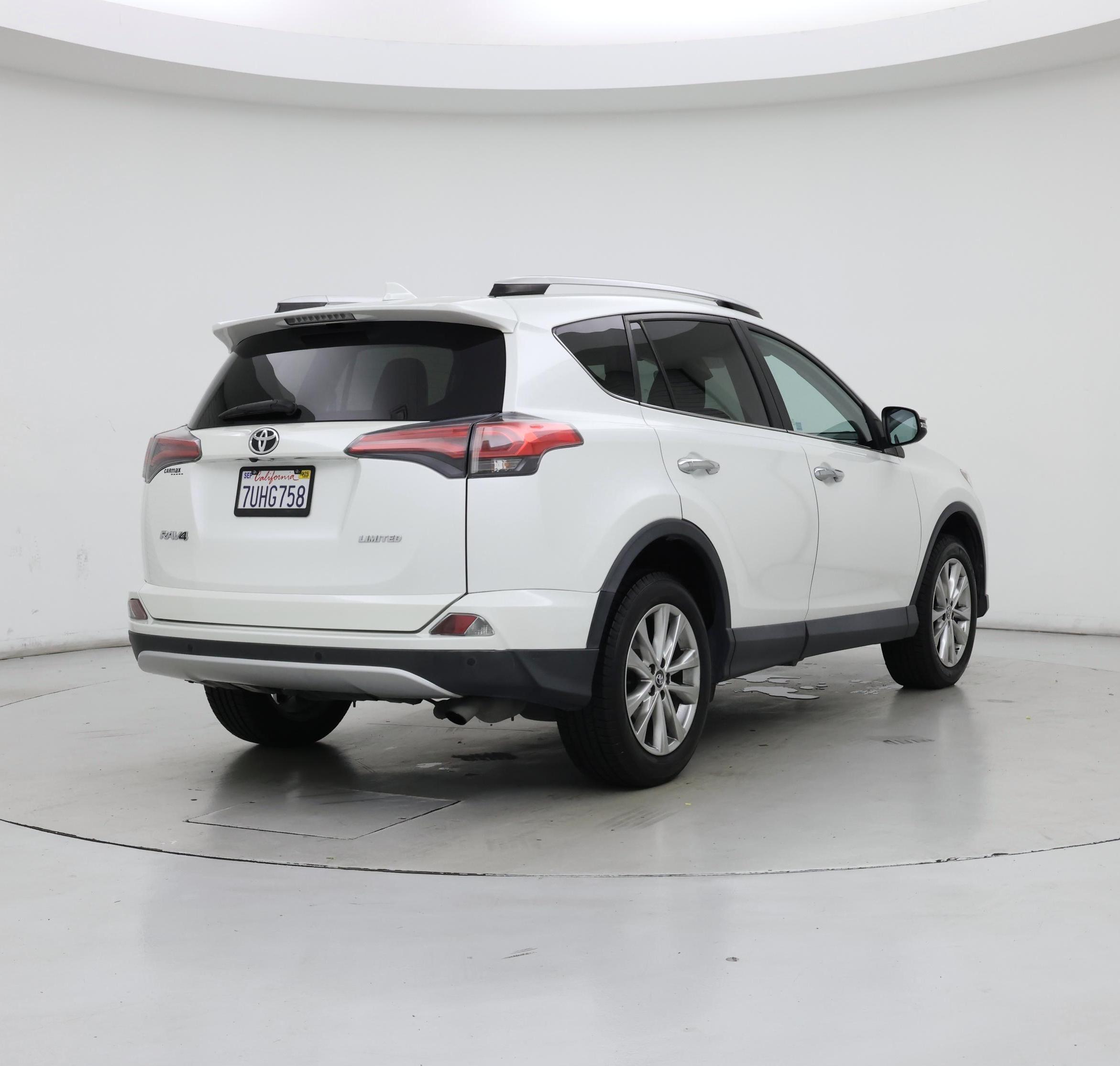 Thumbnail: 2016 Toyota RAV4 - 8