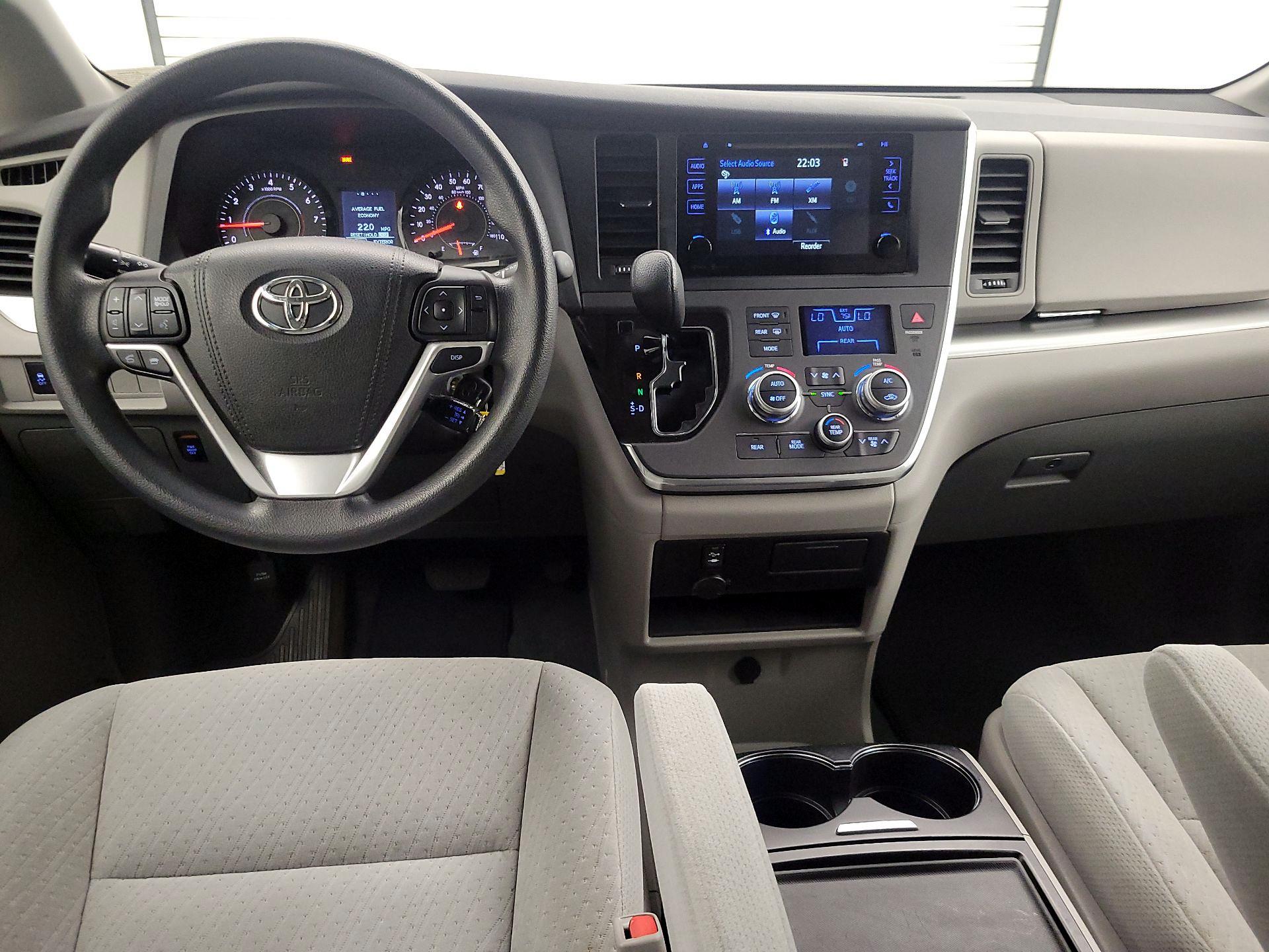 Thumbnail: 2015 Toyota Sienna - 9
