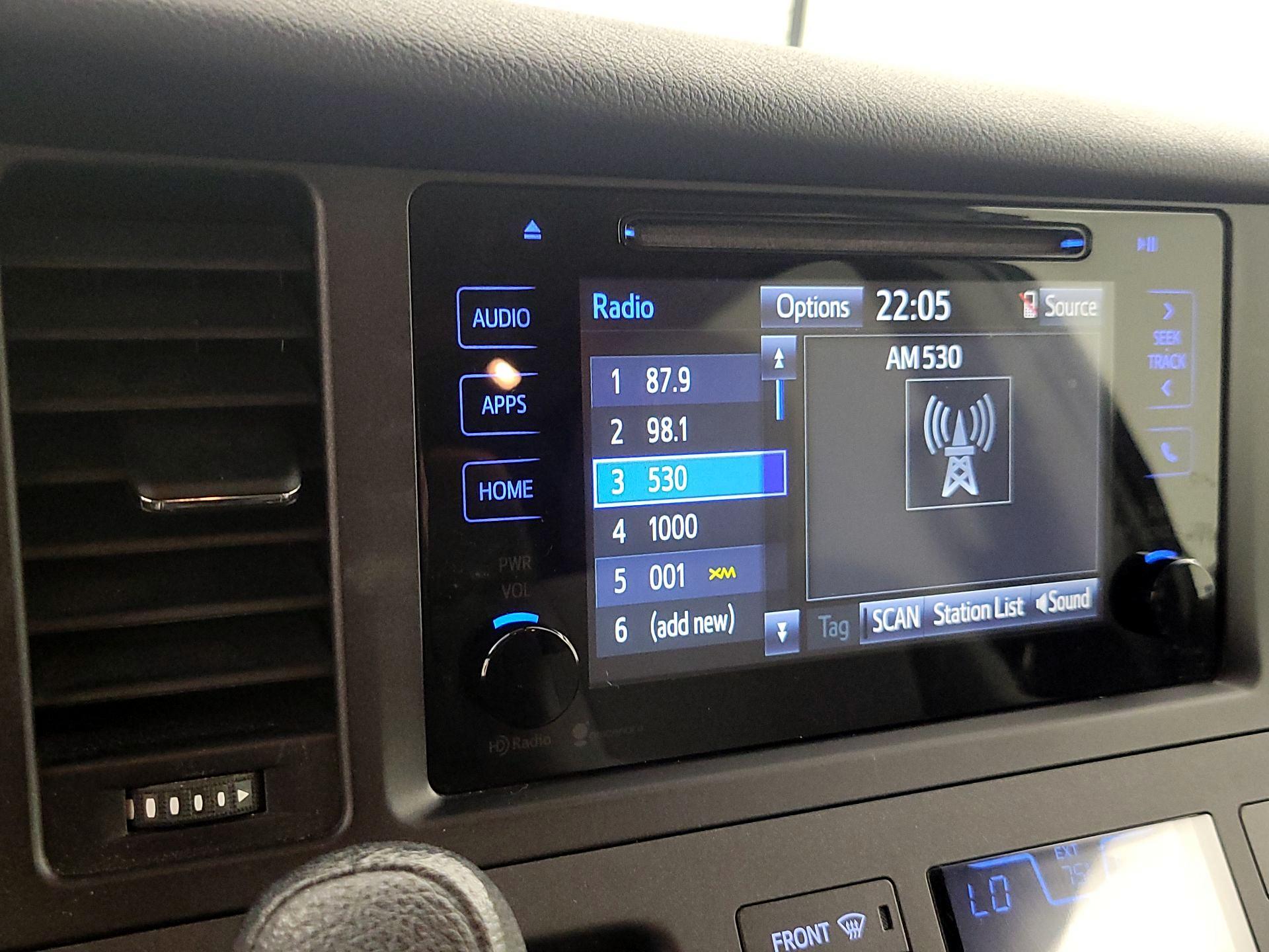 Thumbnail: 2015 Toyota Sienna - 15