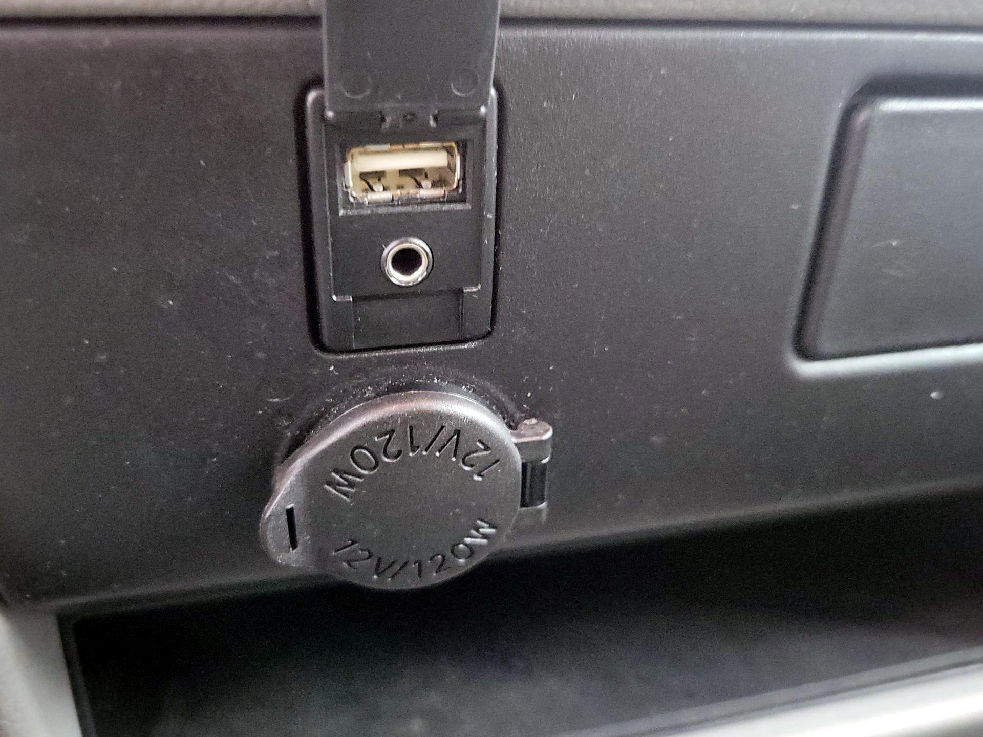 Thumbnail: 2015 Toyota Sienna - 18