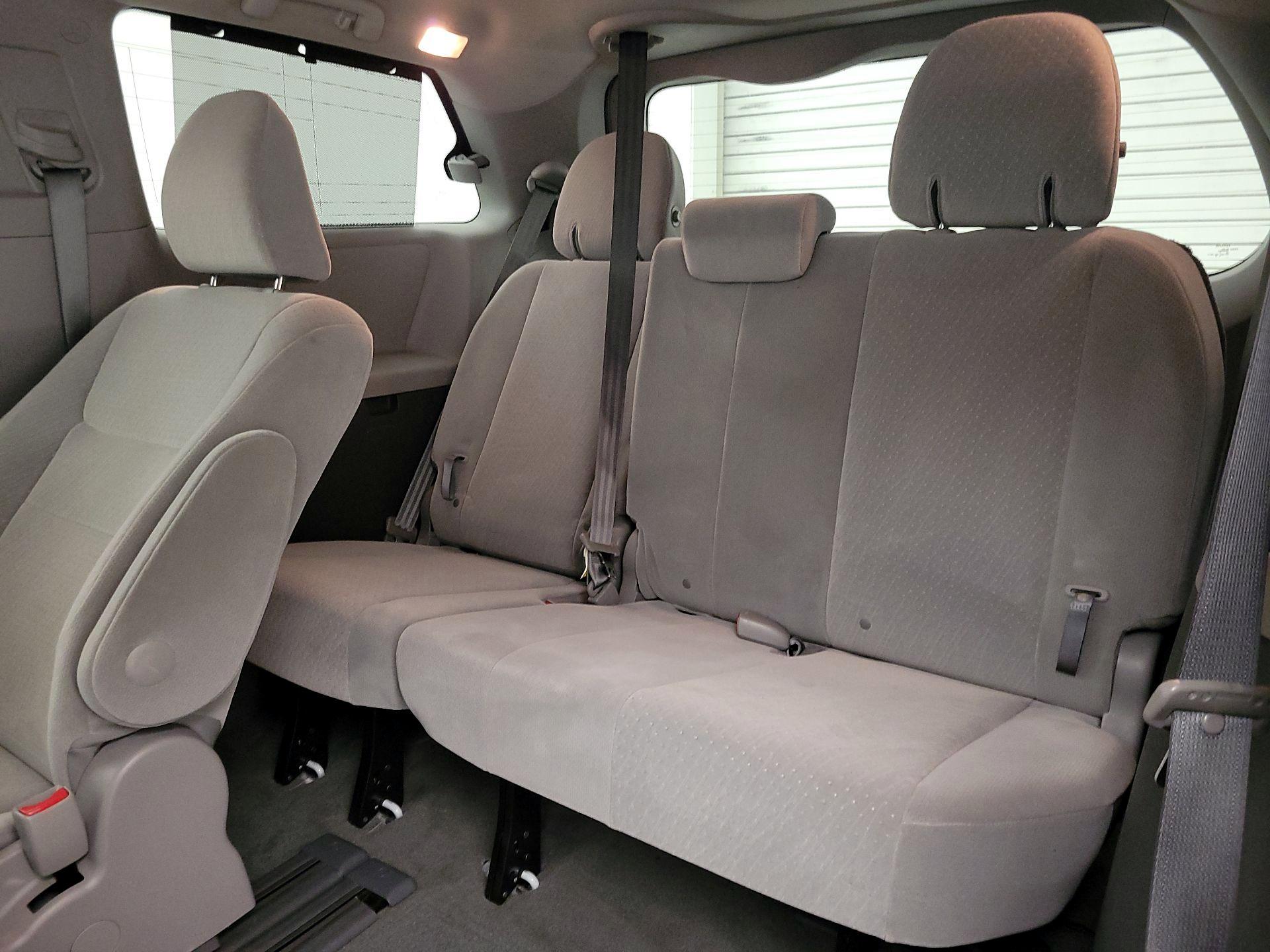 Thumbnail: 2015 Toyota Sienna - 20