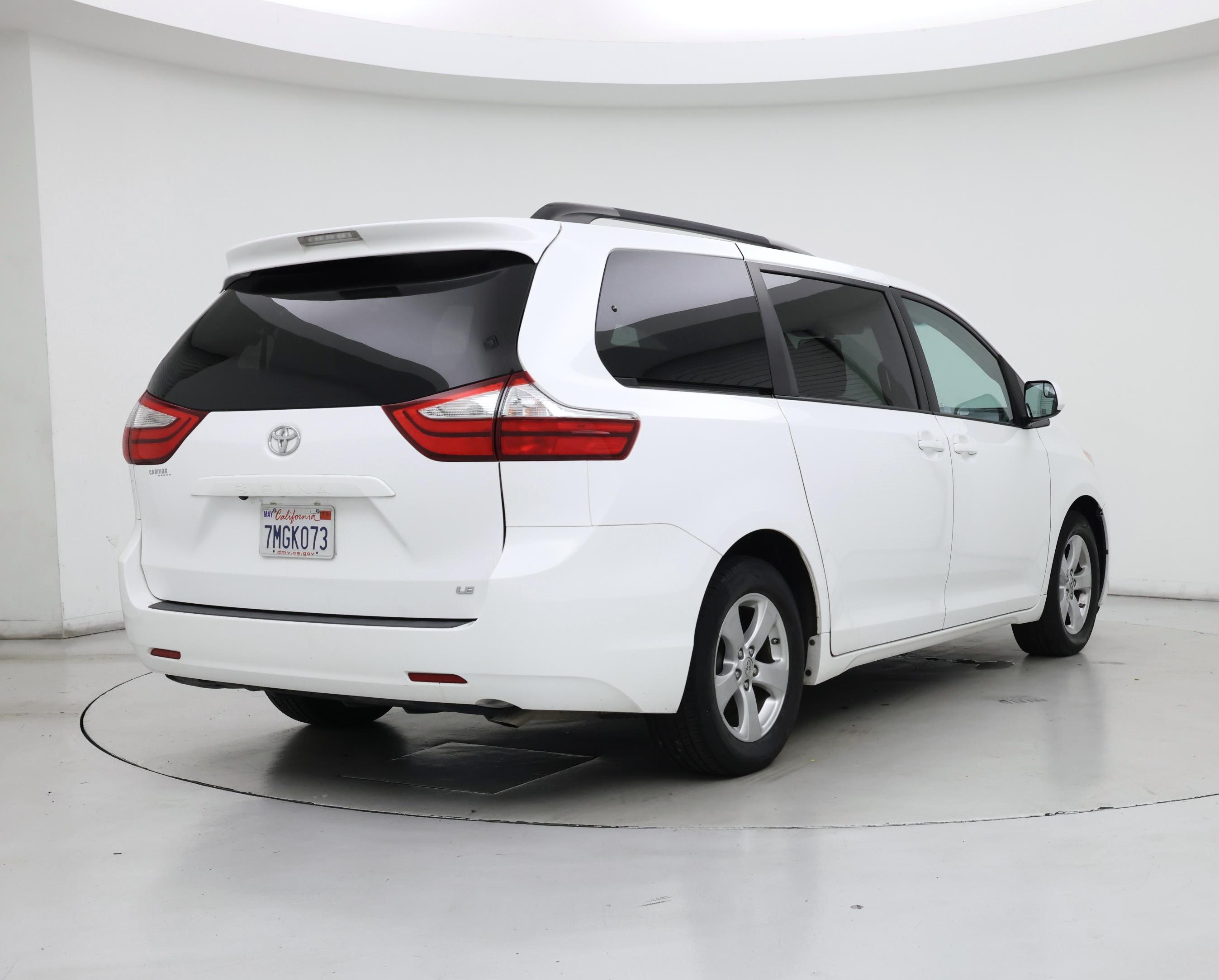Thumbnail: 2015 Toyota Sienna - 8