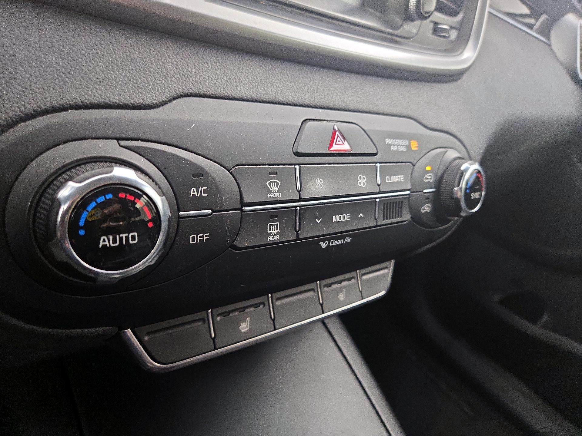 Thumbnail: 2017 Kia Sorento - 16