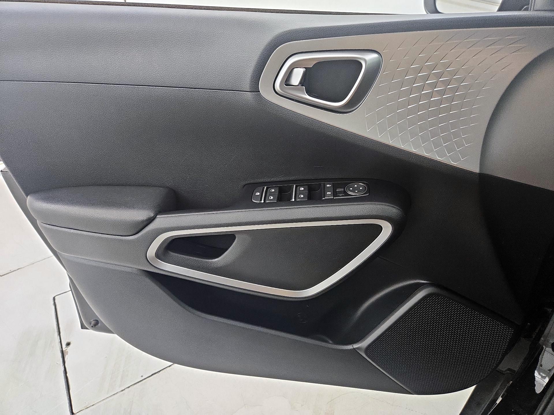 Thumbnail: 2020 Kia Soul - 12
