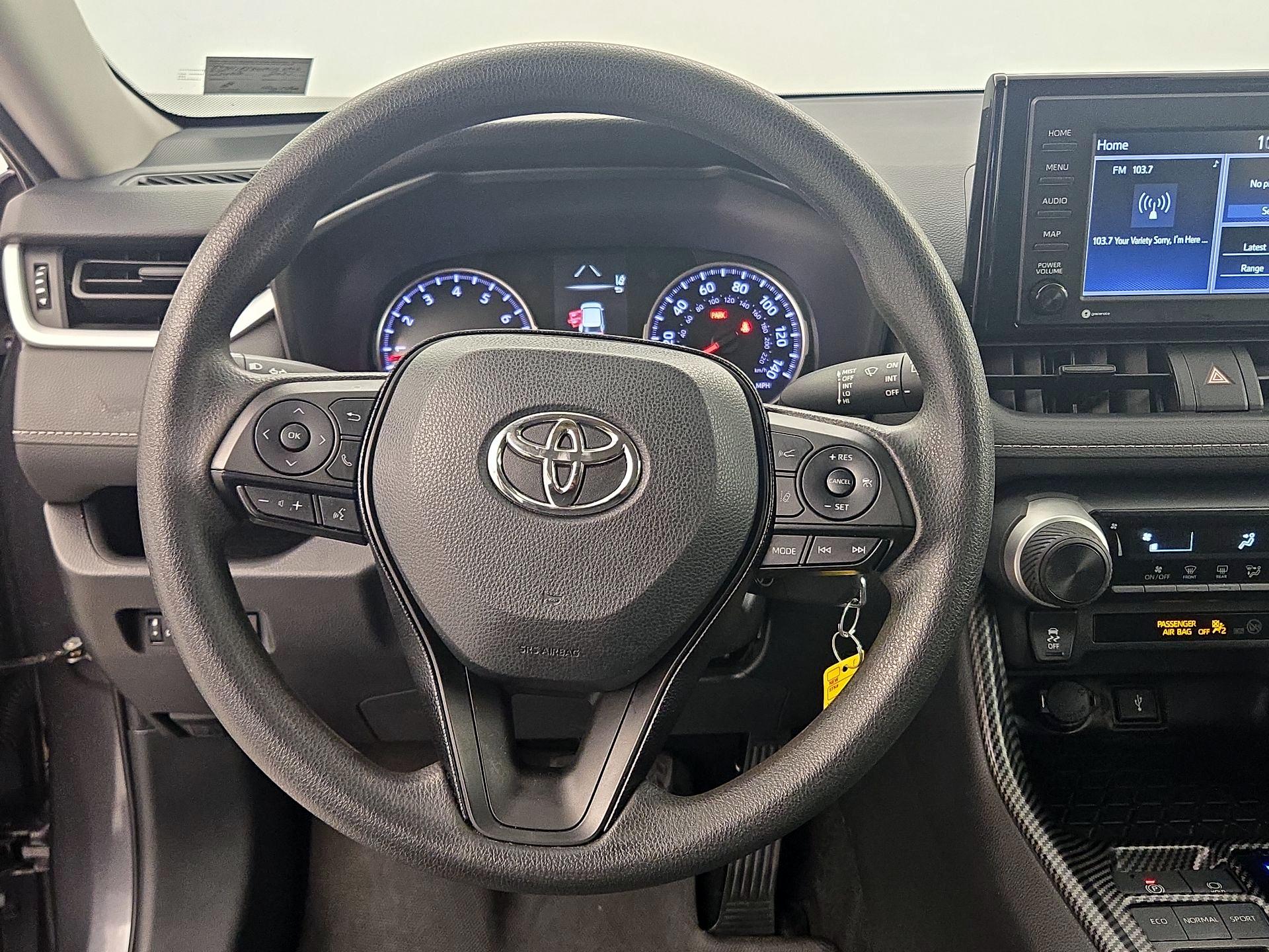 Thumbnail: 2021 Toyota RAV4 - 10