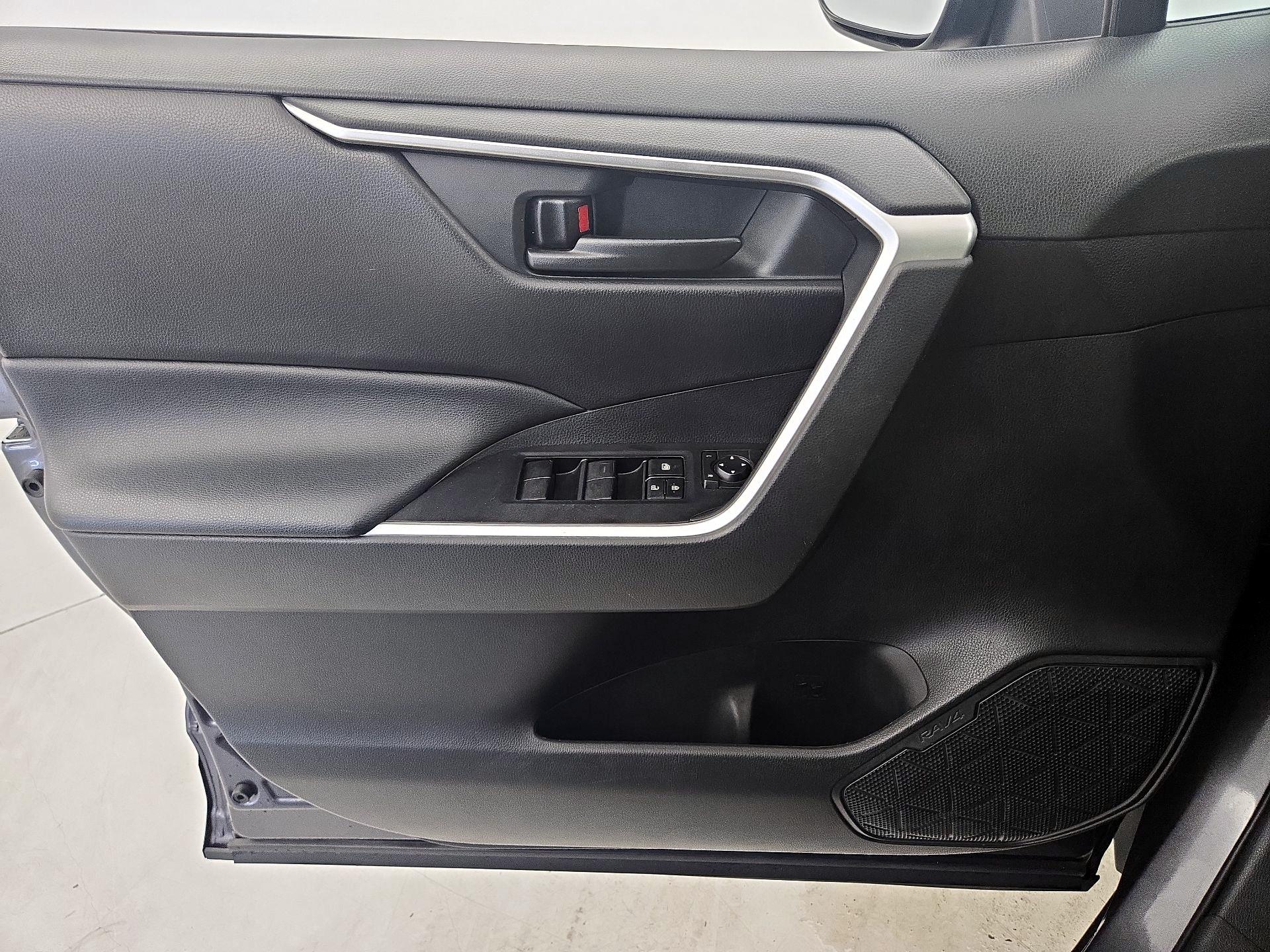 Thumbnail: 2021 Toyota RAV4 - 12