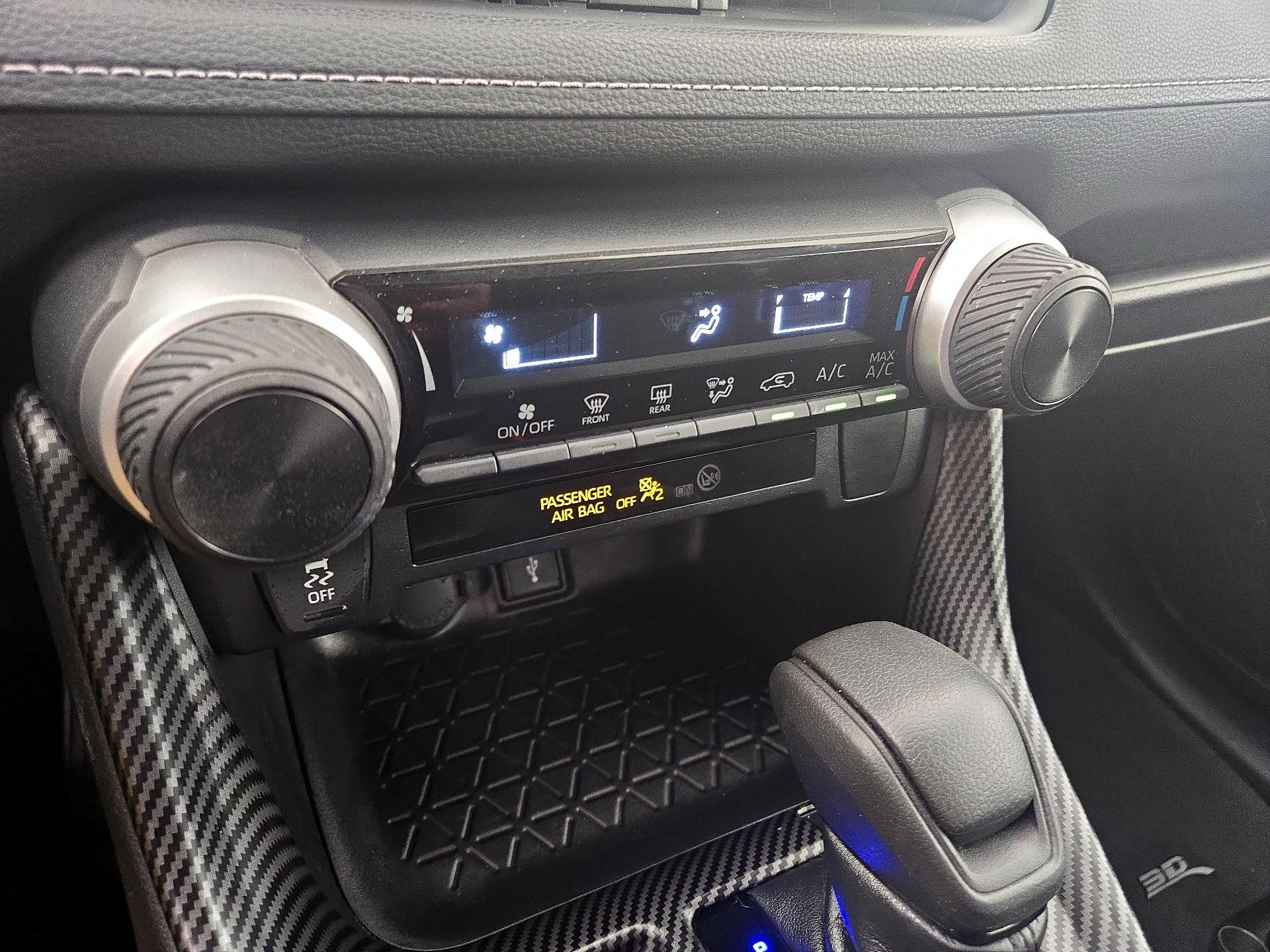Thumbnail: 2021 Toyota RAV4 - 16