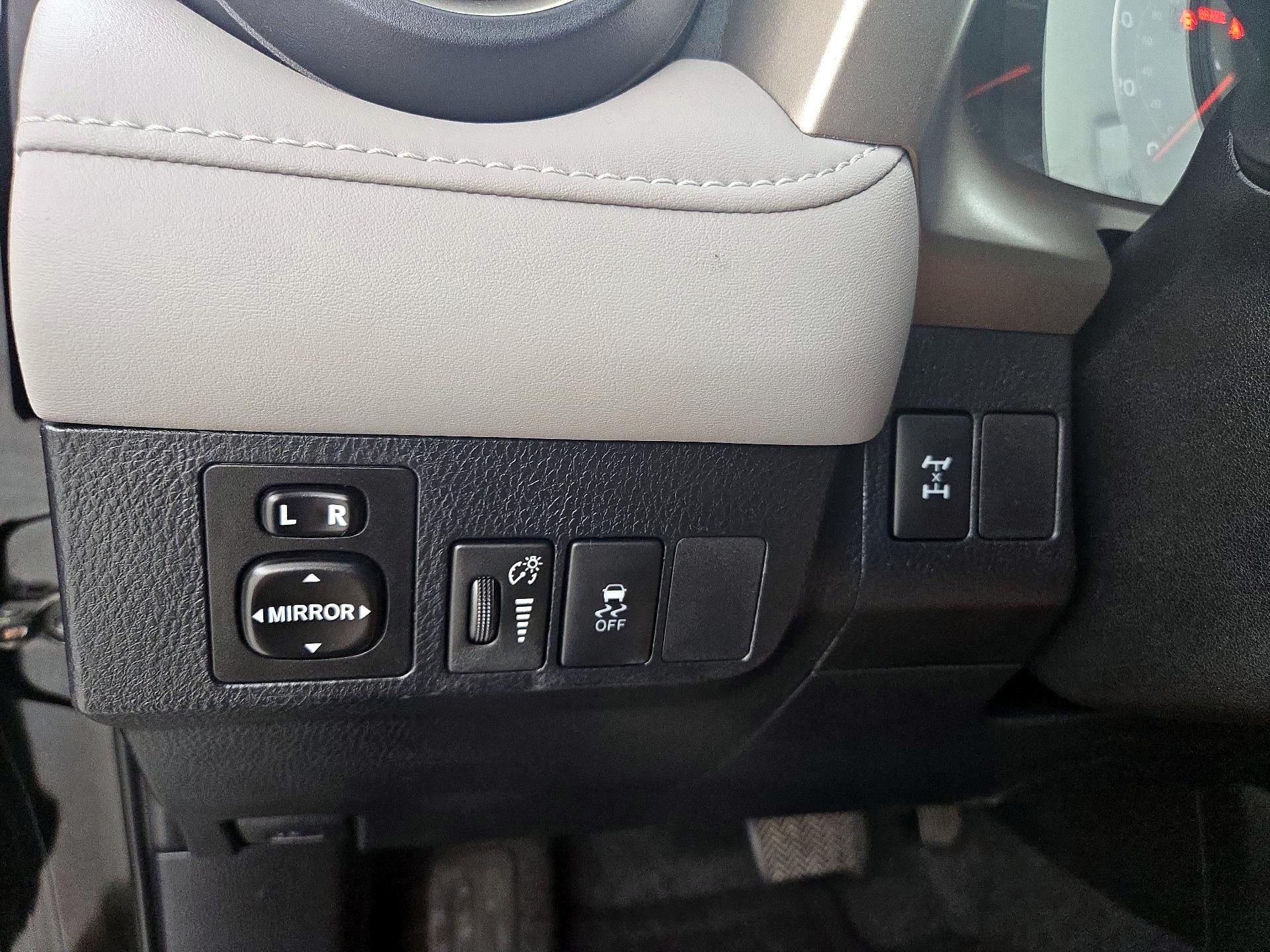 Thumbnail: 2013 Toyota RAV4 - 13